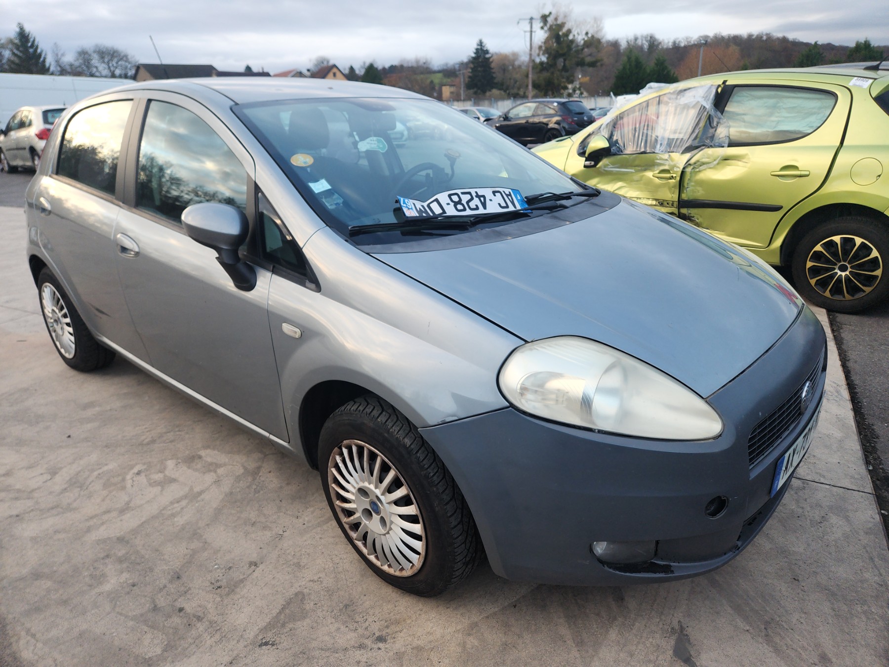 Aile avant droit pour FIAT GRANDE PUNTO Aile avant droit pour FIAT GRANDE PUNTO