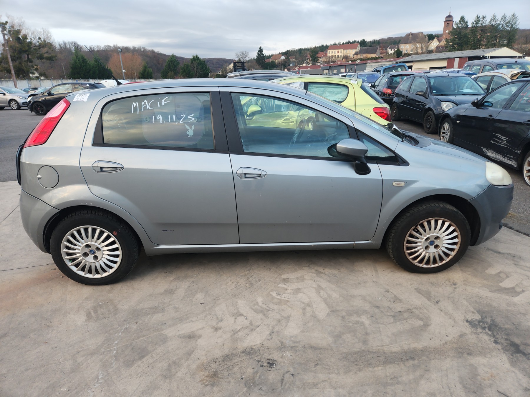 Aile avant droit pour FIAT GRANDE PUNTO Aile avant droit pour FIAT GRANDE PUNTO