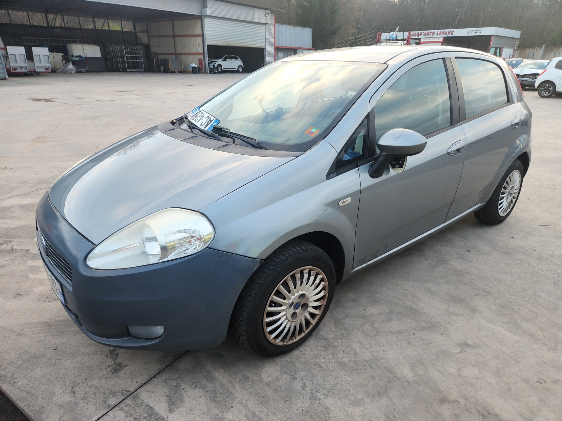 Aile avant droit pour FIAT GRANDE PUNTO Aile avant droit pour FIAT GRANDE PUNTO