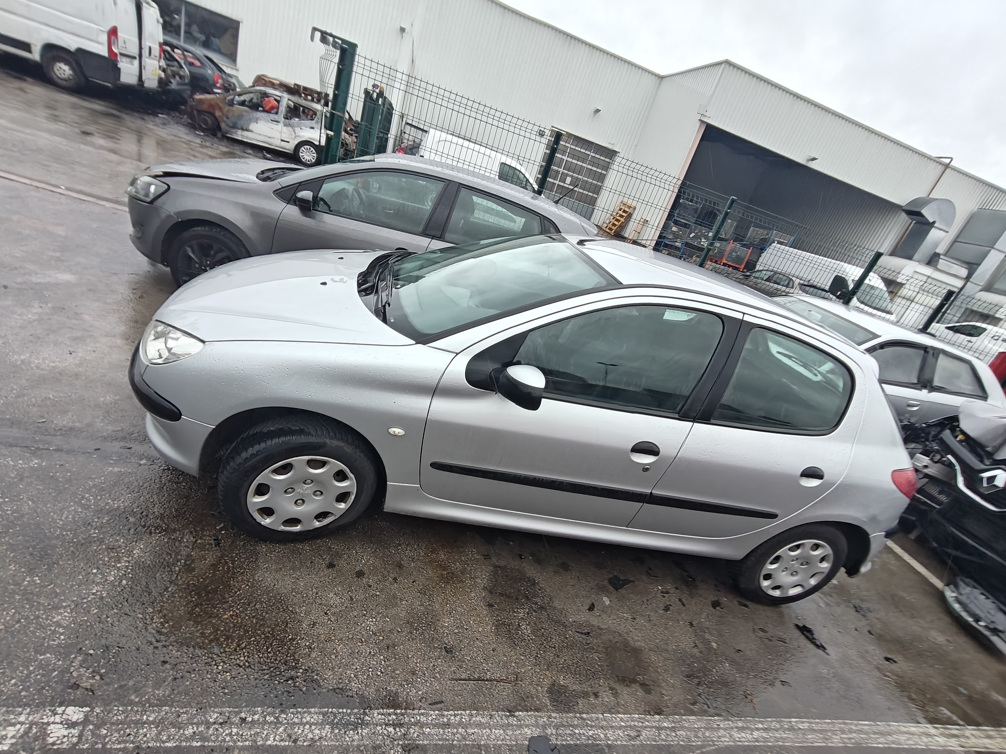Pare choc avant pour PEUGEOT 206 PHASE 2 Pare choc avant pour PEUGEOT 206 PHASE 2