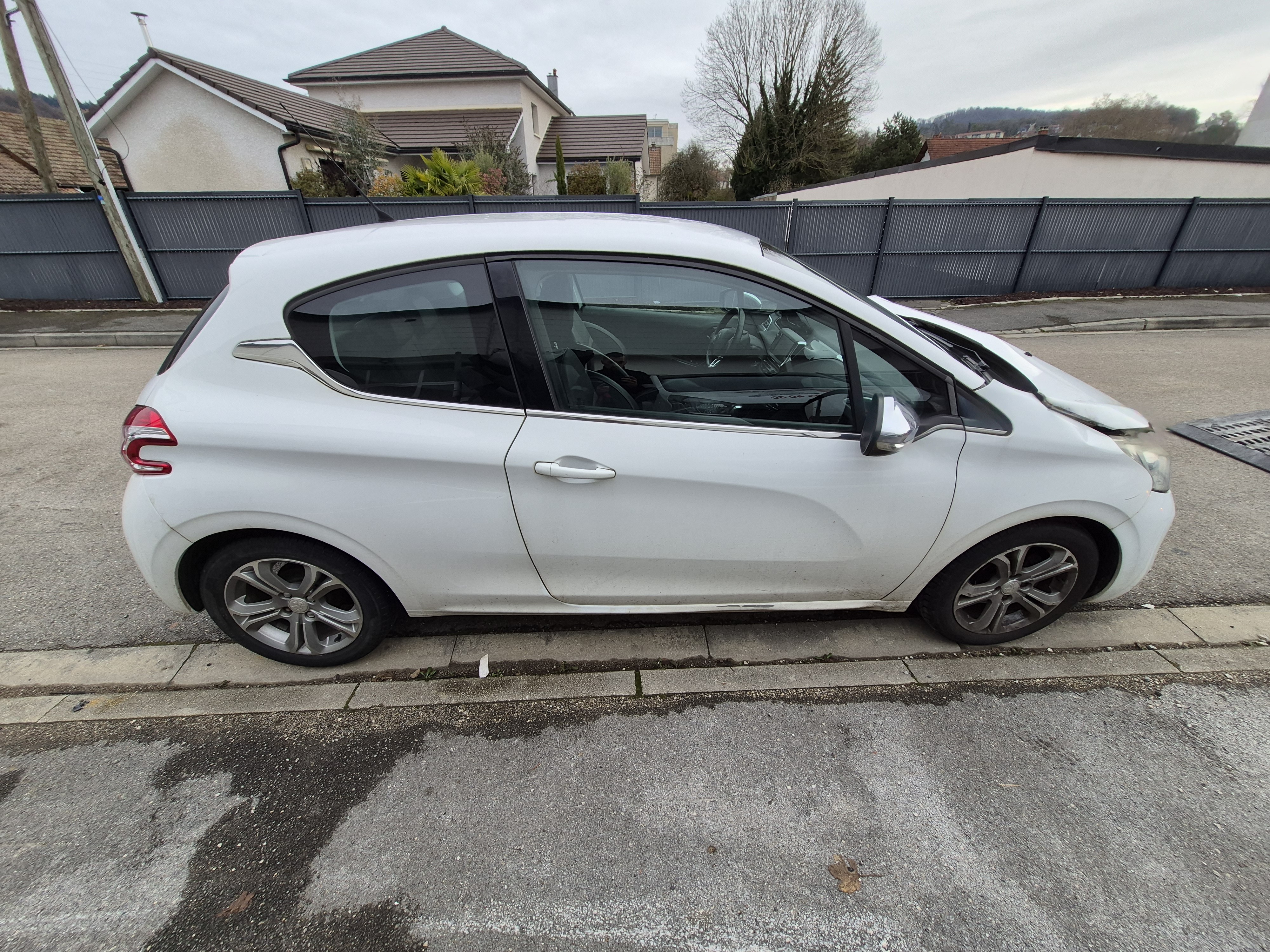 Porte avant gauche pour PEUGEOT 208 1 PHASE 1 Porte avant gauche pour PEUGEOT 208 1 PHASE 1
