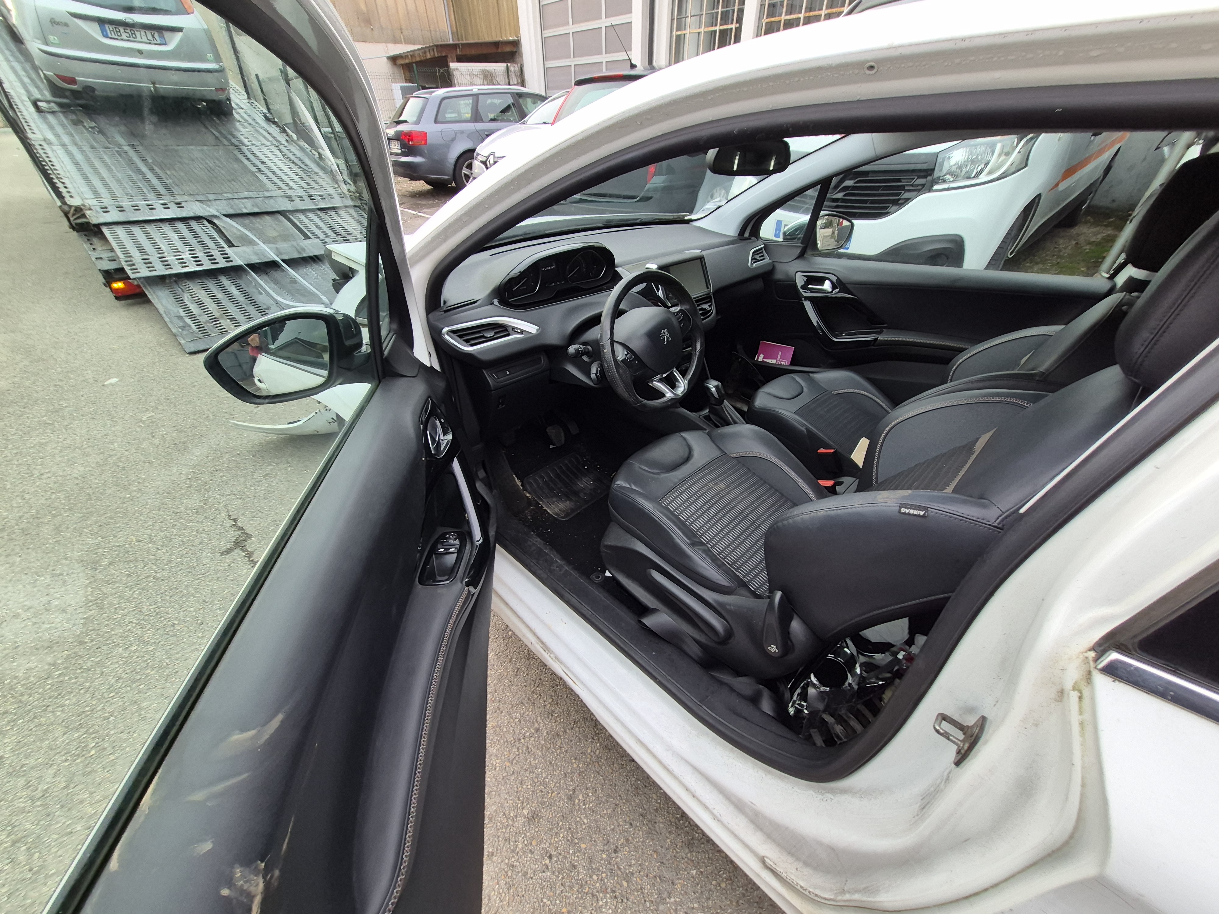 Porte avant gauche pour PEUGEOT 208 1 PHASE 1 Porte avant gauche pour PEUGEOT 208 1 PHASE 1