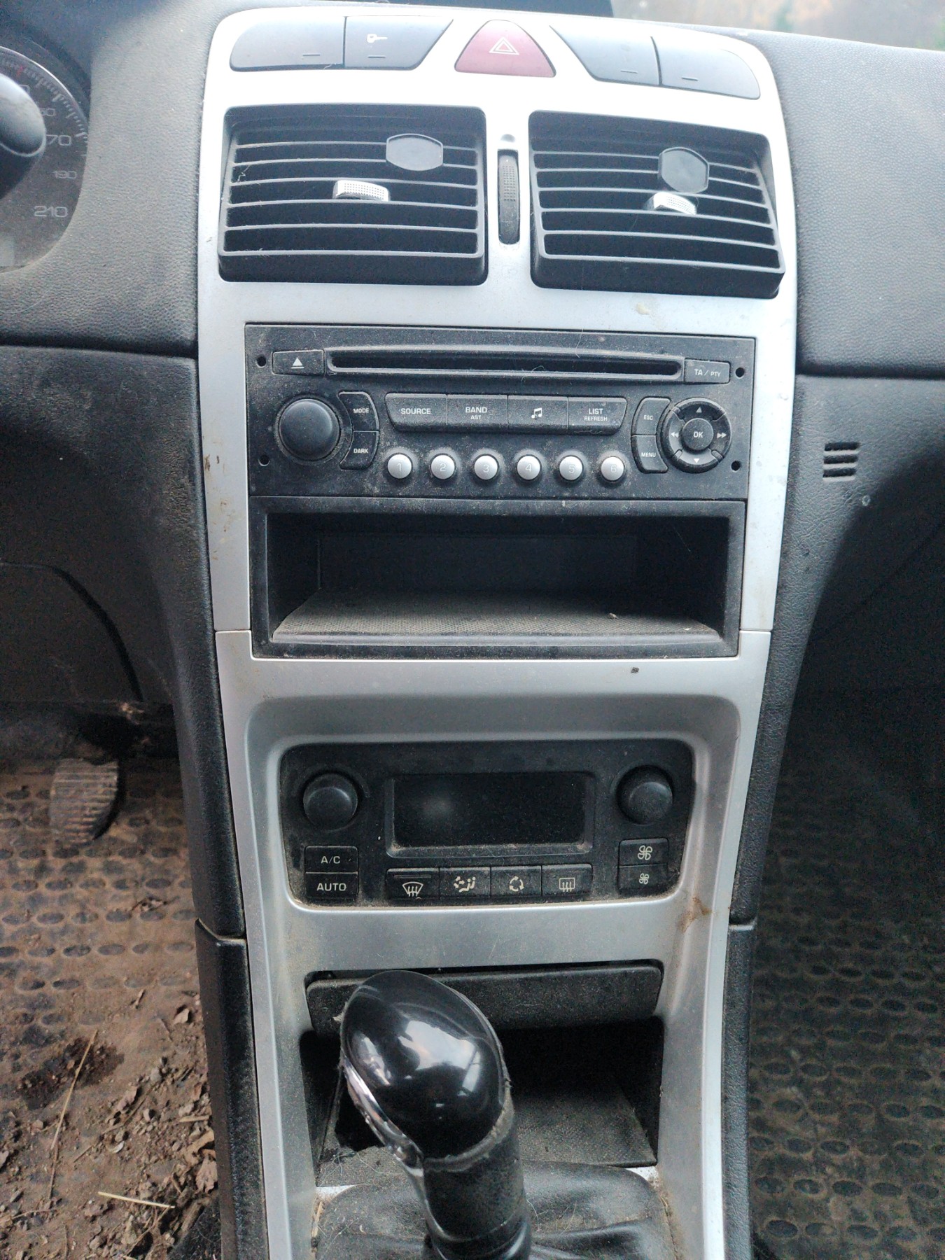 Aile avant gauche pour PEUGEOT 307 PHASE 2 Aile avant gauche pour PEUGEOT 307 PHASE 2