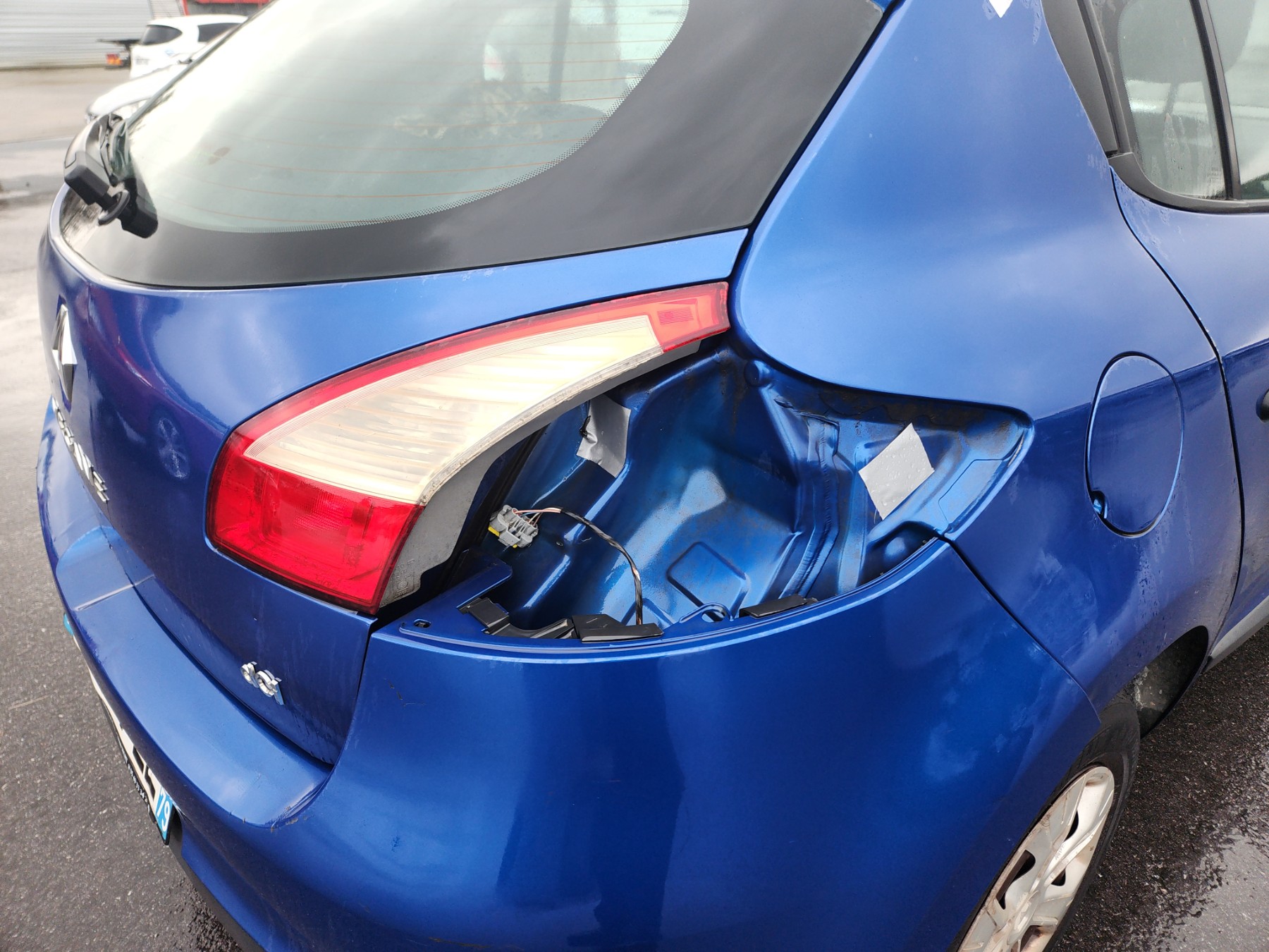 Optique avant principal gauche (feux)(phare) pour RENAULT MEGANE 3 PHASE 1 Optique avant principal gauche (feux)(phare) pour RENAULT MEGANE 3 PHASE 1