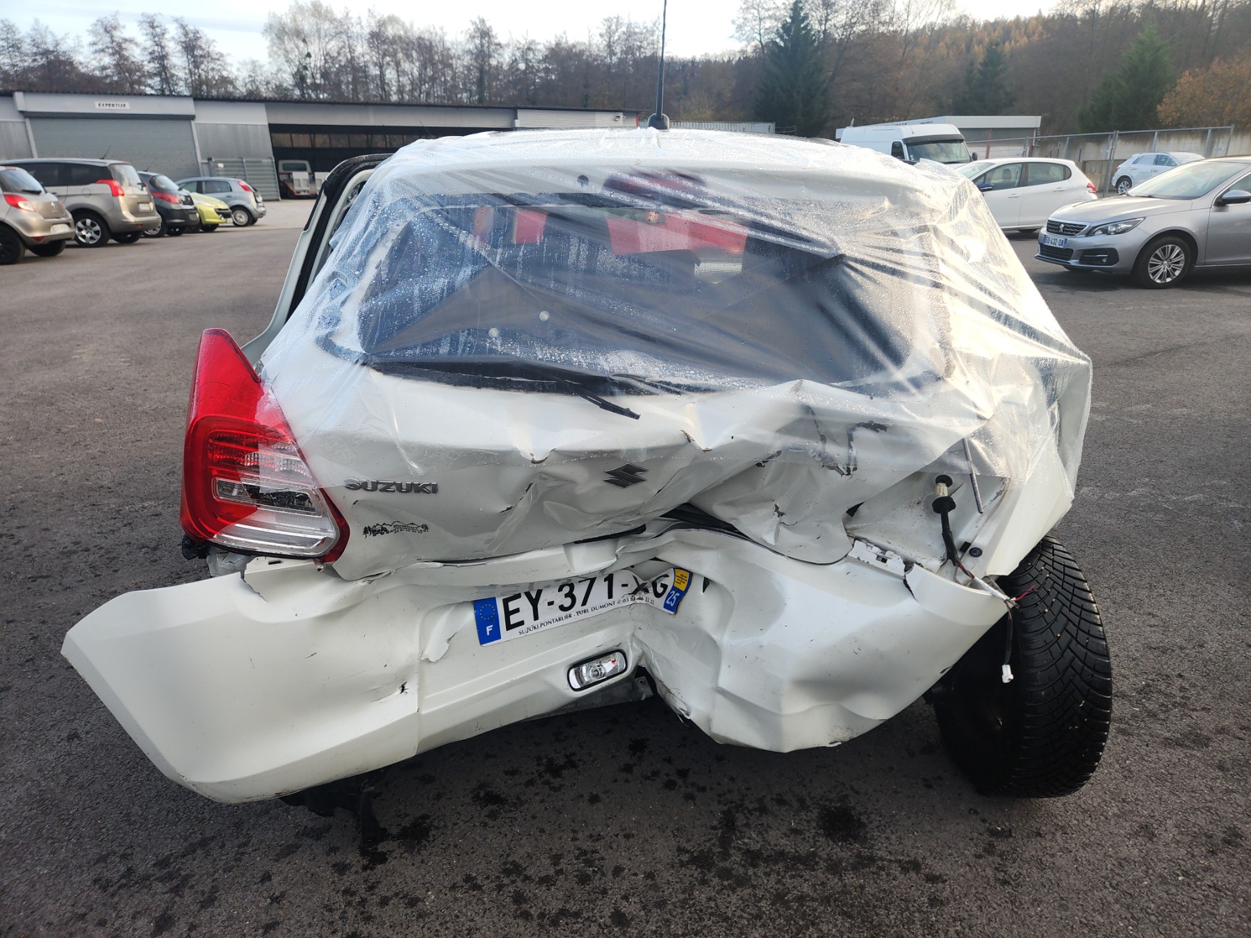 Appui tete avant pour SUZUKI SWIFT 5 Appui tete avant pour SUZUKI SWIFT 5