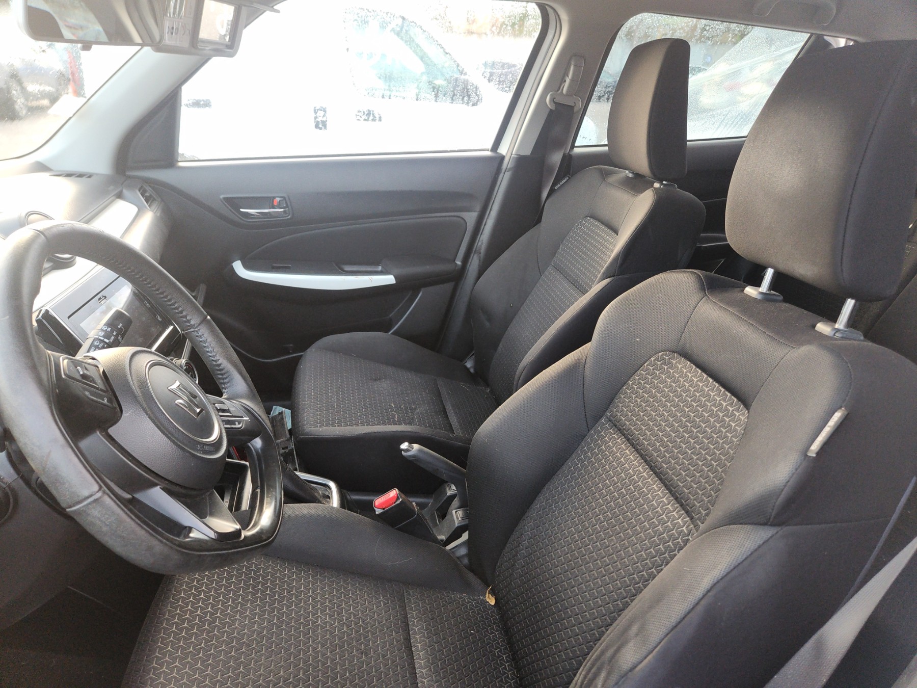 Appui tete avant pour SUZUKI SWIFT 5 Appui tete avant pour SUZUKI SWIFT 5