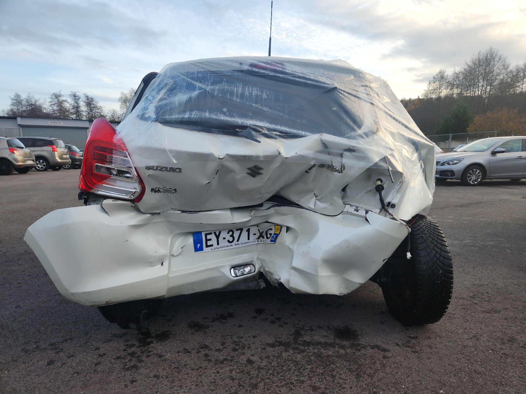Appui tete avant pour SUZUKI SWIFT 5 Appui tete avant pour SUZUKI SWIFT 5
