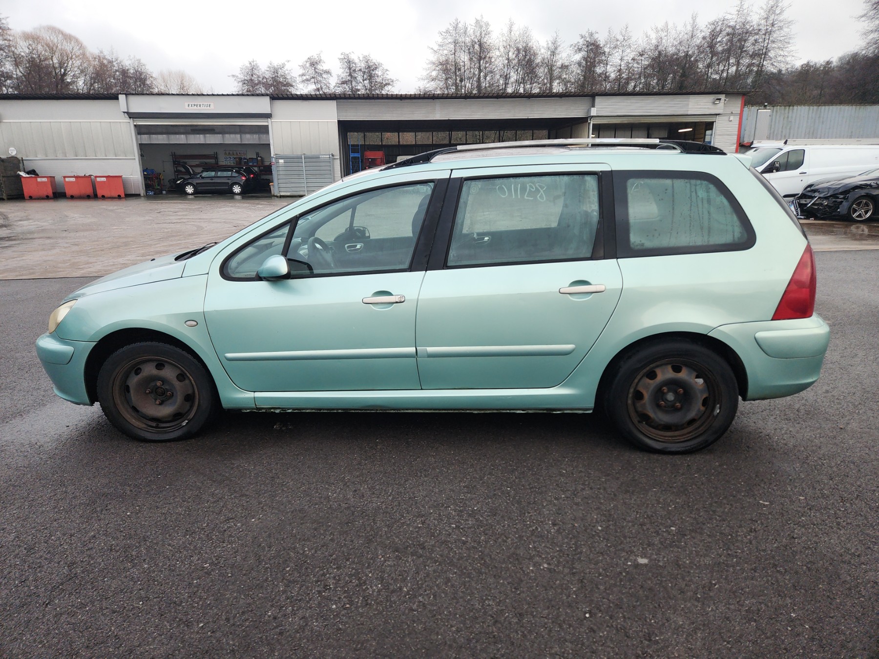 Pare choc avant pour PEUGEOT 307 PHASE 1 BREAK Pare choc avant pour PEUGEOT 307 PHASE 1 BREAK
