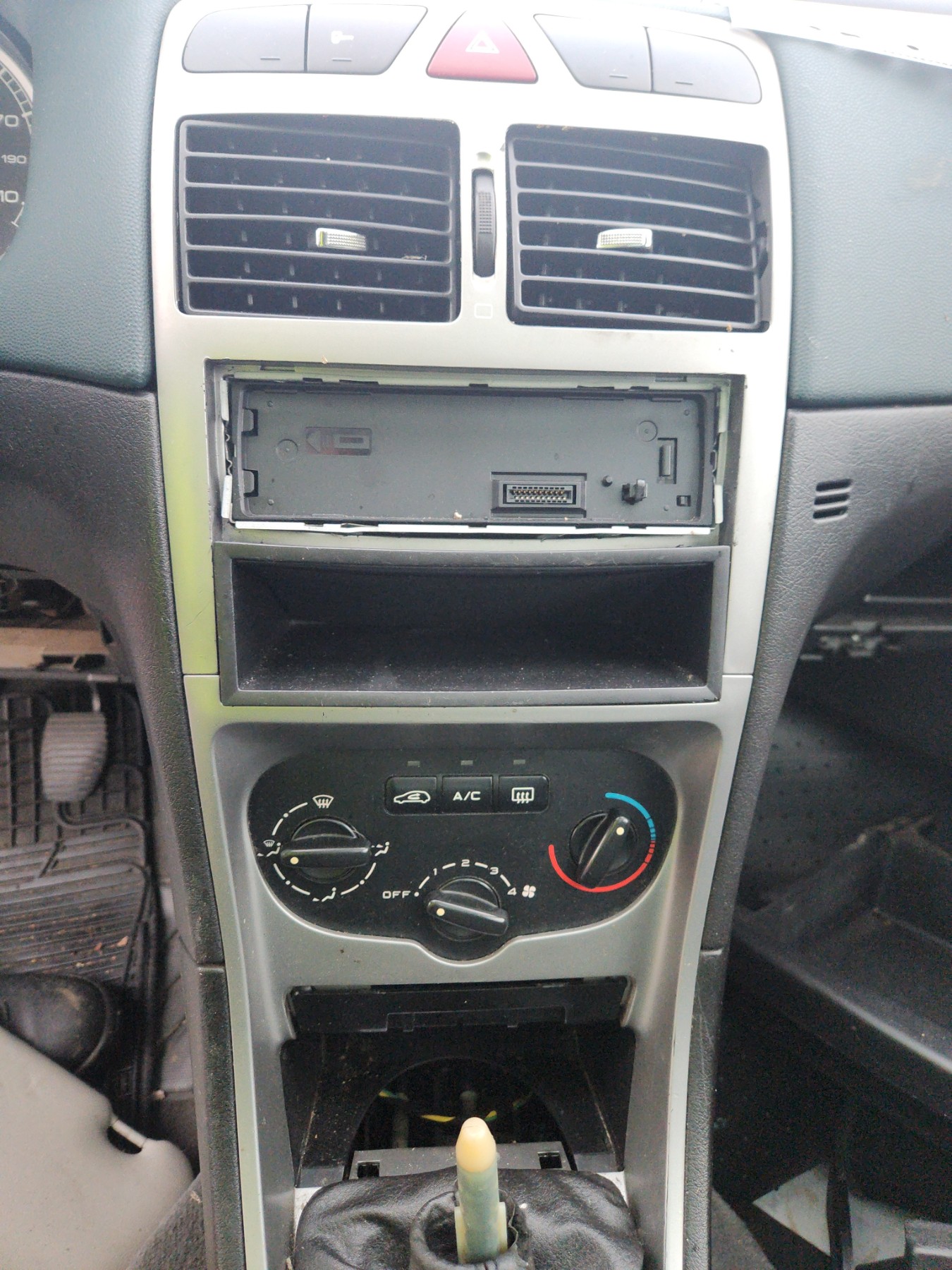 Pare choc avant pour PEUGEOT 307 PHASE 1 BREAK Pare choc avant pour PEUGEOT 307 PHASE 1 BREAK