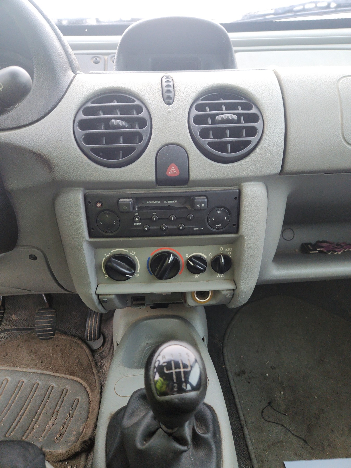 Pare choc arriere pour RENAULT KANGOO 1 PHASE 1 Pare choc arriere pour RENAULT KANGOO 1 PHASE 1