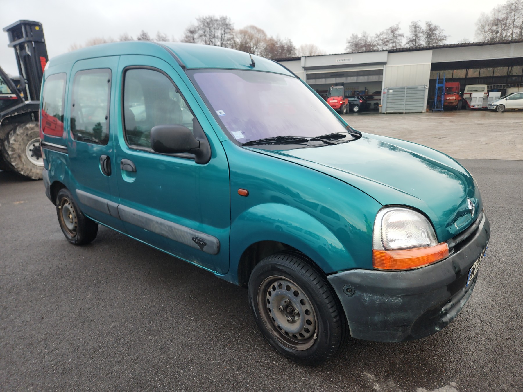 Pare choc arriere pour RENAULT KANGOO 1 PHASE 1 Pare choc arriere pour RENAULT KANGOO 1 PHASE 1