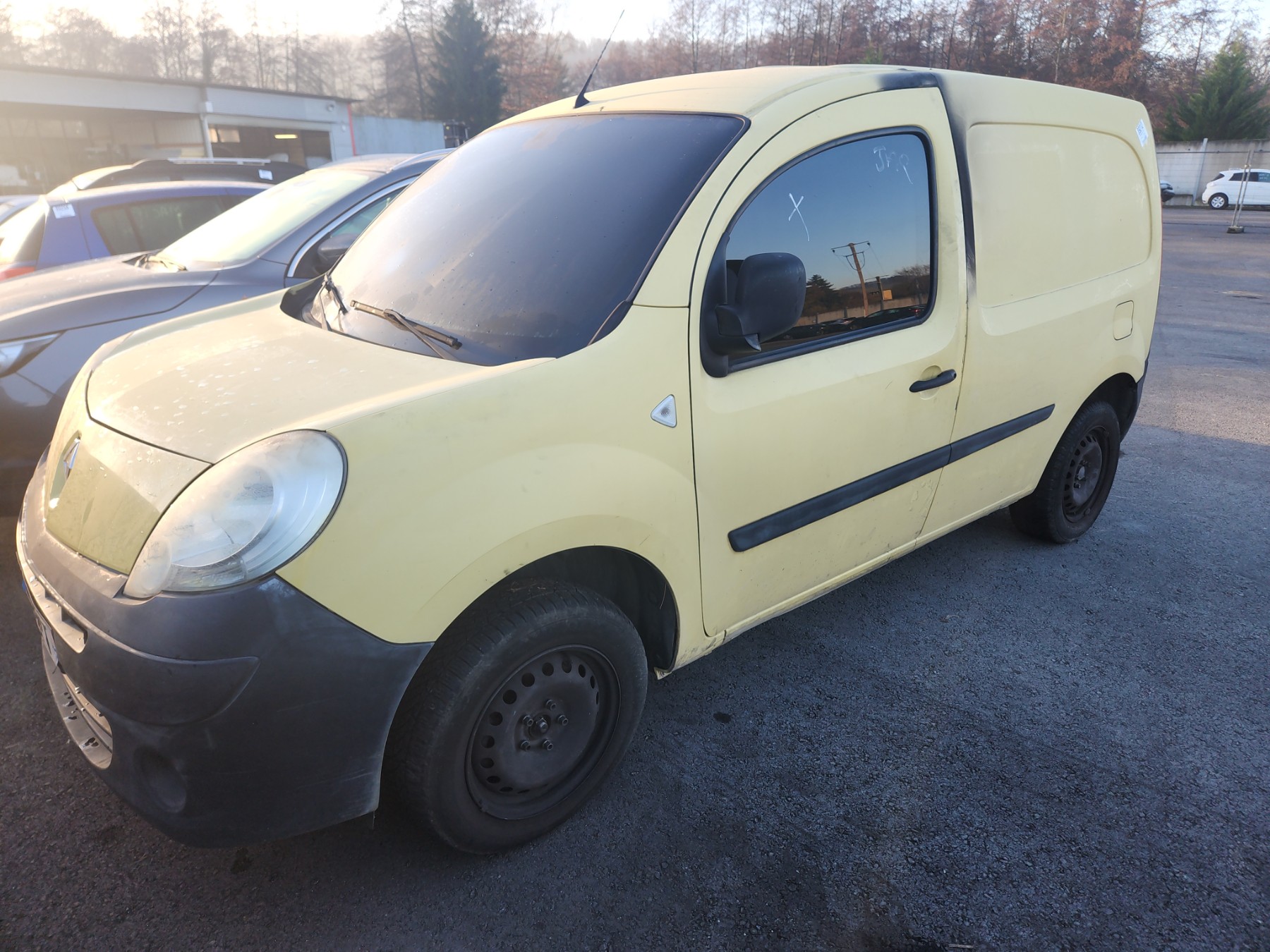 Porte avant droit pour RENAULT KANGOO II Porte avant droit pour RENAULT KANGOO II