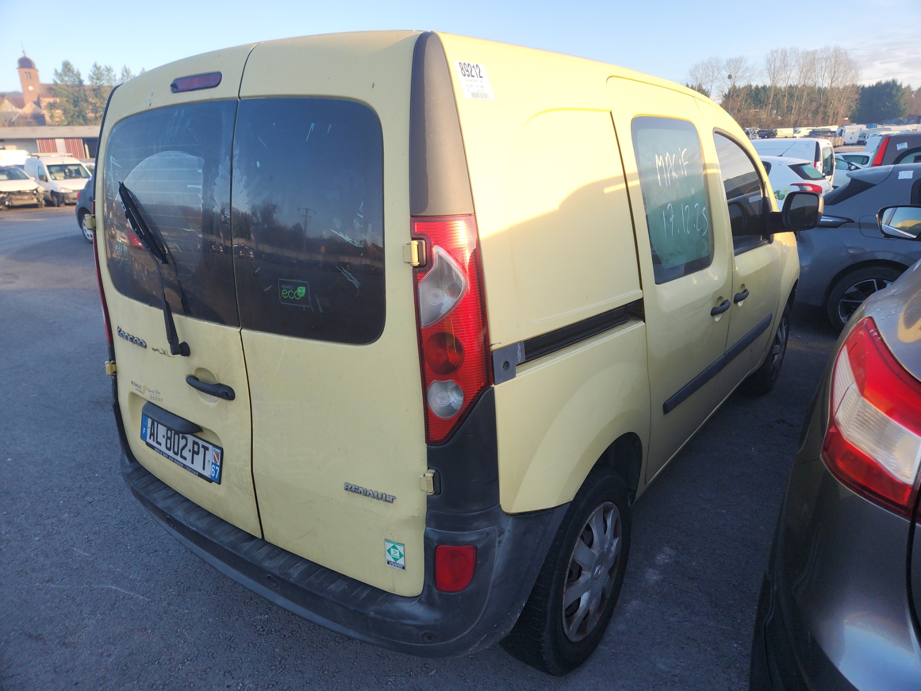 Porte avant droit pour RENAULT KANGOO II Porte avant droit pour RENAULT KANGOO II