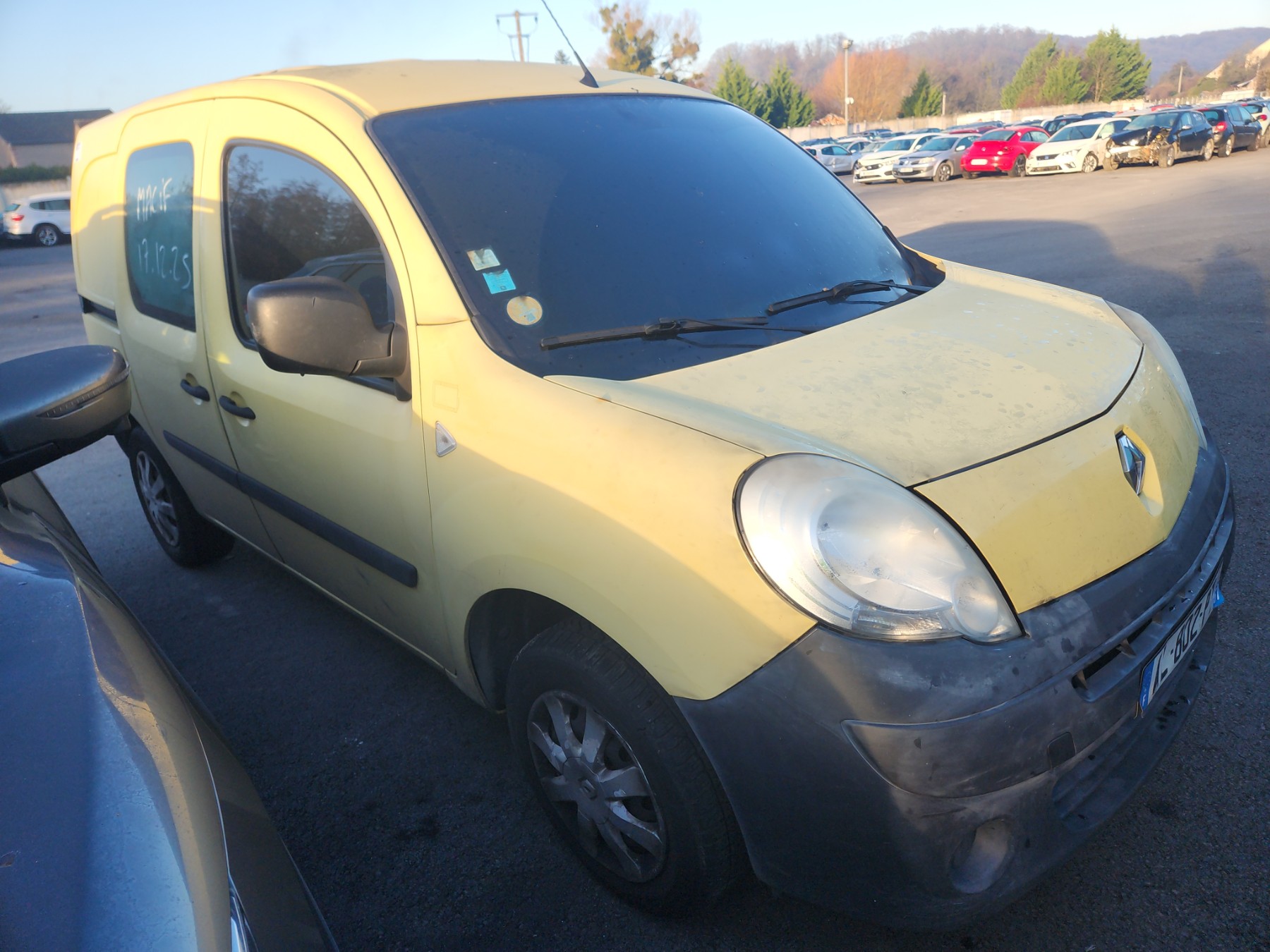 Porte avant droit pour RENAULT KANGOO II Porte avant droit pour RENAULT KANGOO II
