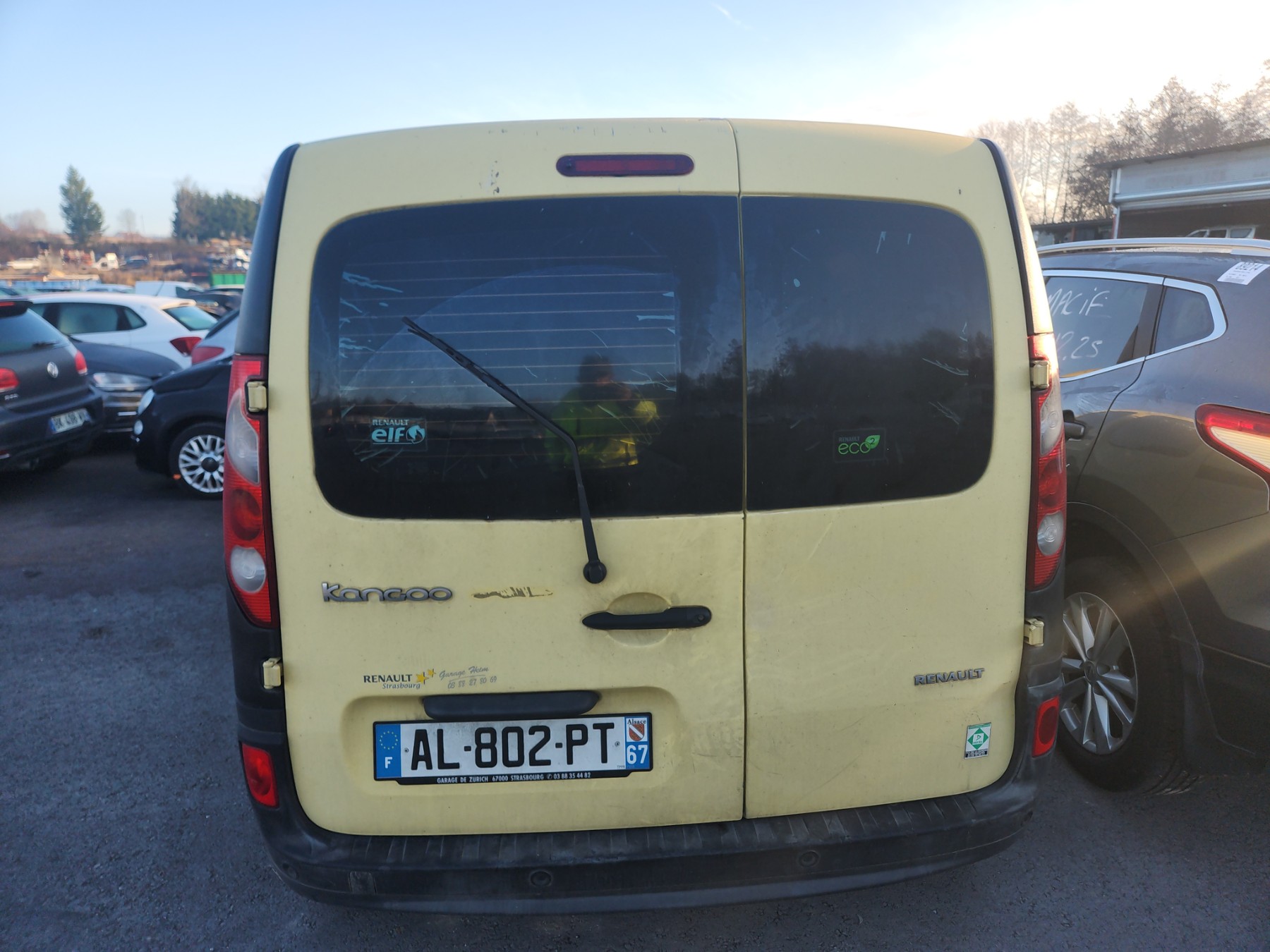 Porte avant droit pour RENAULT KANGOO II Porte avant droit pour RENAULT KANGOO II