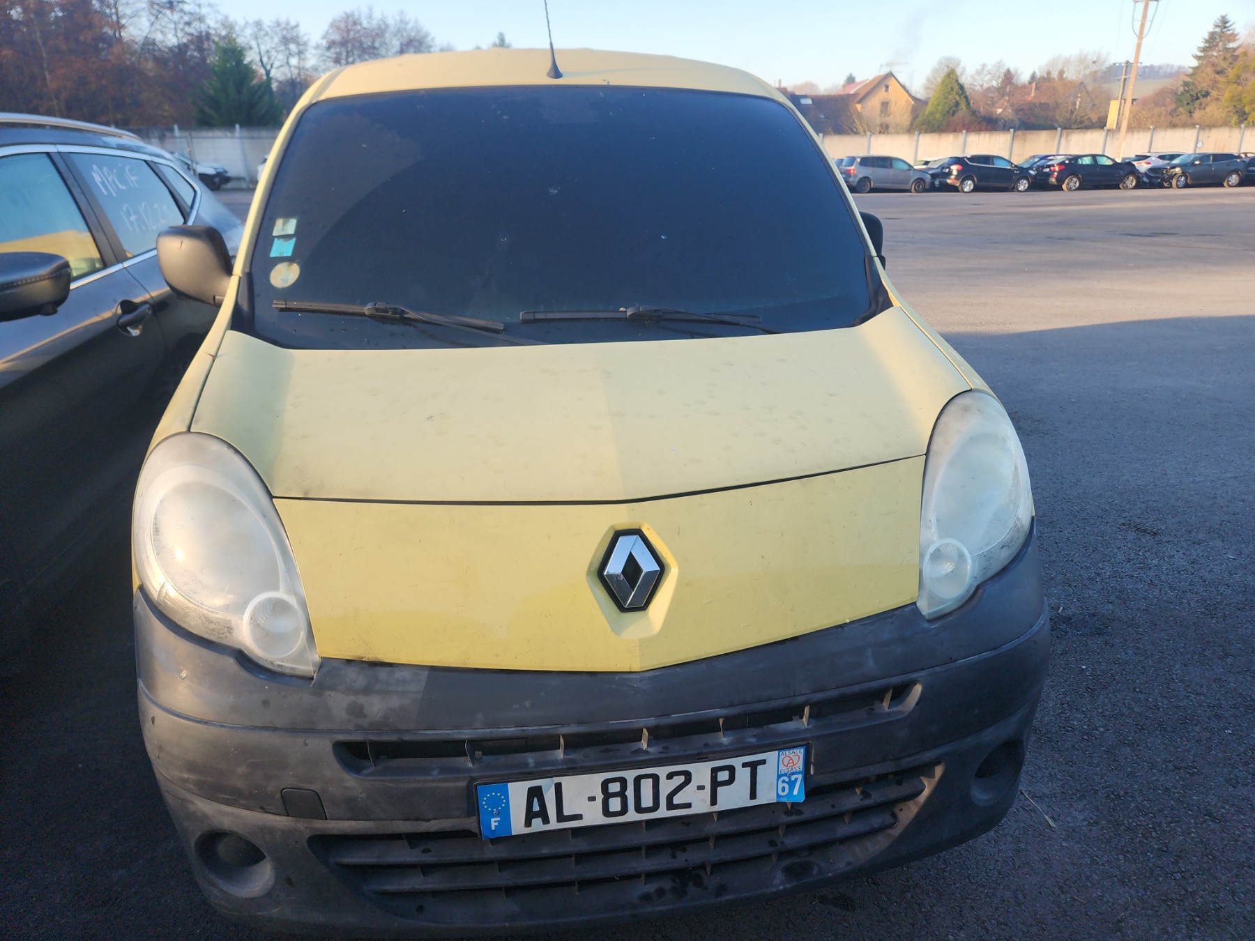 Porte avant droit pour RENAULT KANGOO II Porte avant droit pour RENAULT KANGOO II