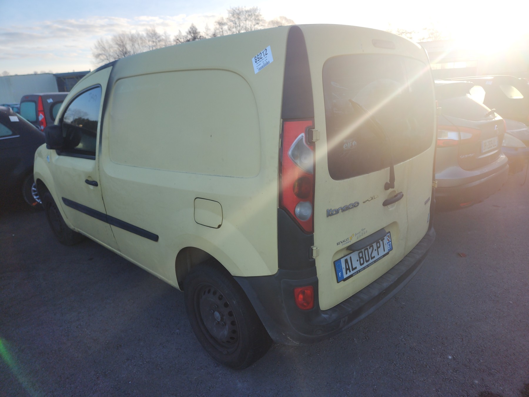 Porte avant droit pour RENAULT KANGOO II Porte avant droit pour RENAULT KANGOO II