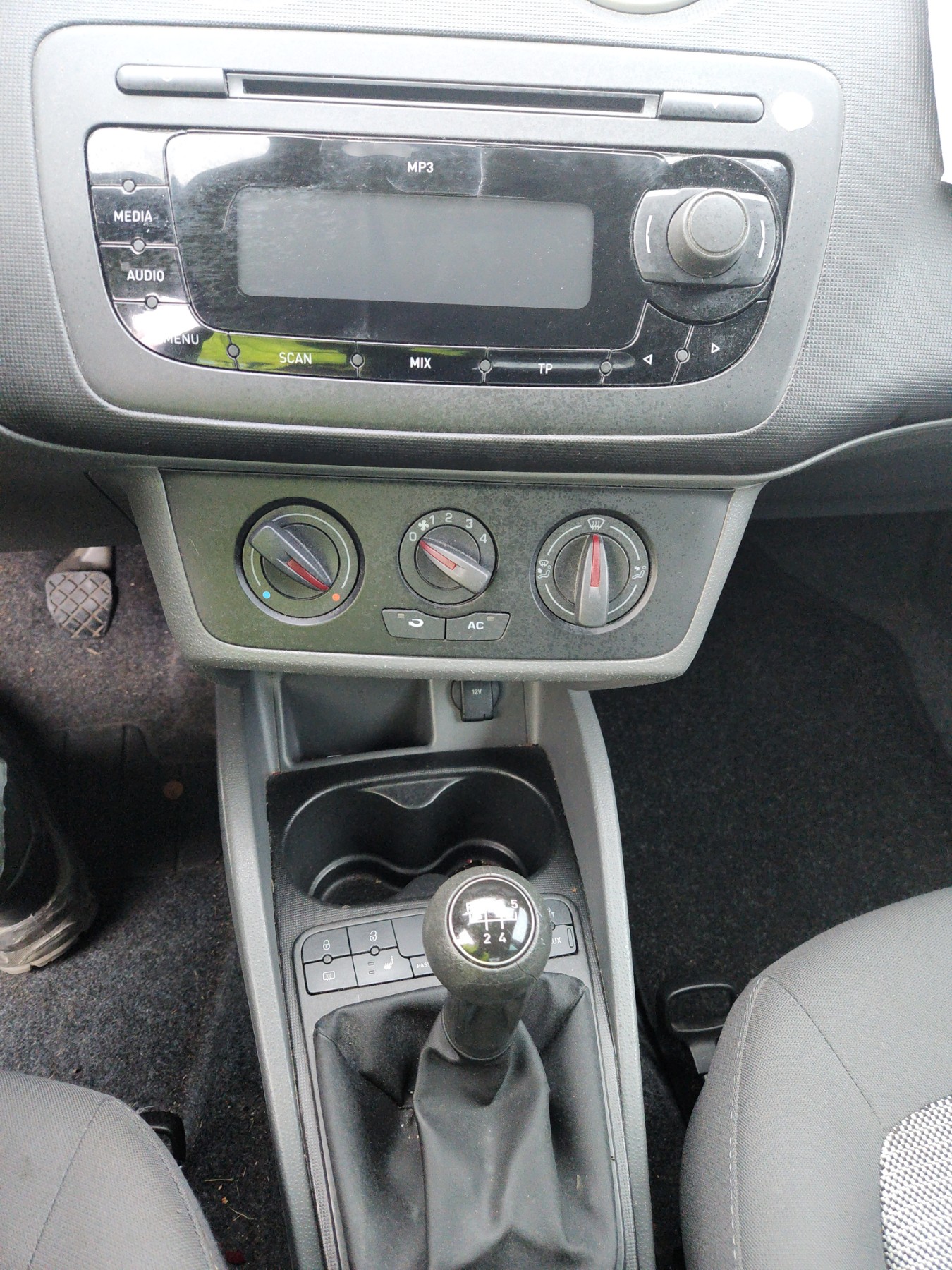Vitre avant gauche pour SEAT IBIZA 4 PHASE 1 Vitre avant gauche pour SEAT IBIZA 4 PHASE 1