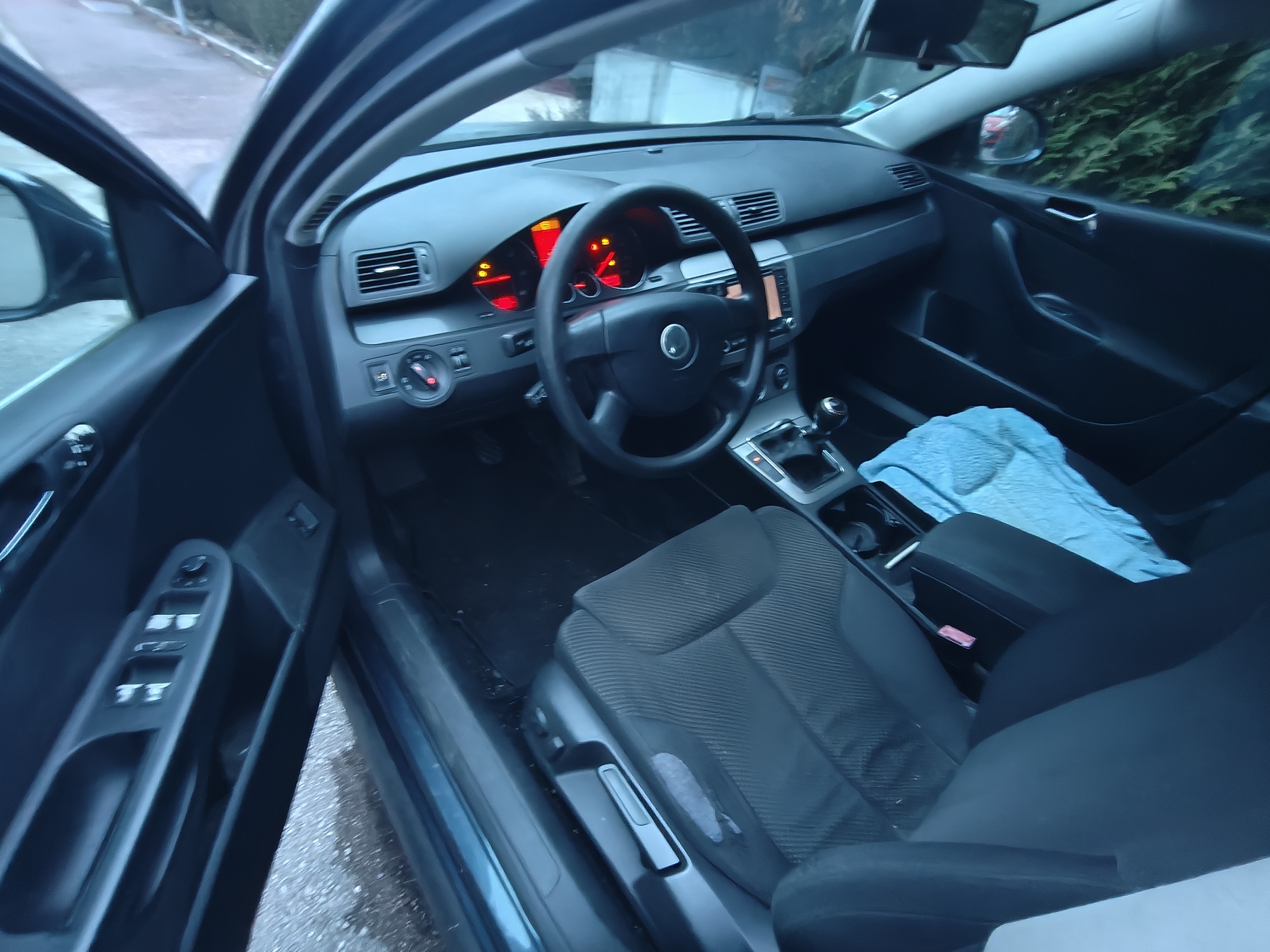 Feu arriere principal gauche (feux) pour VOLKSWAGEN PASSAT 5 BREAK Feu arriere principal gauche (feux) pour VOLKSWAGEN PASSAT 5 BREAK