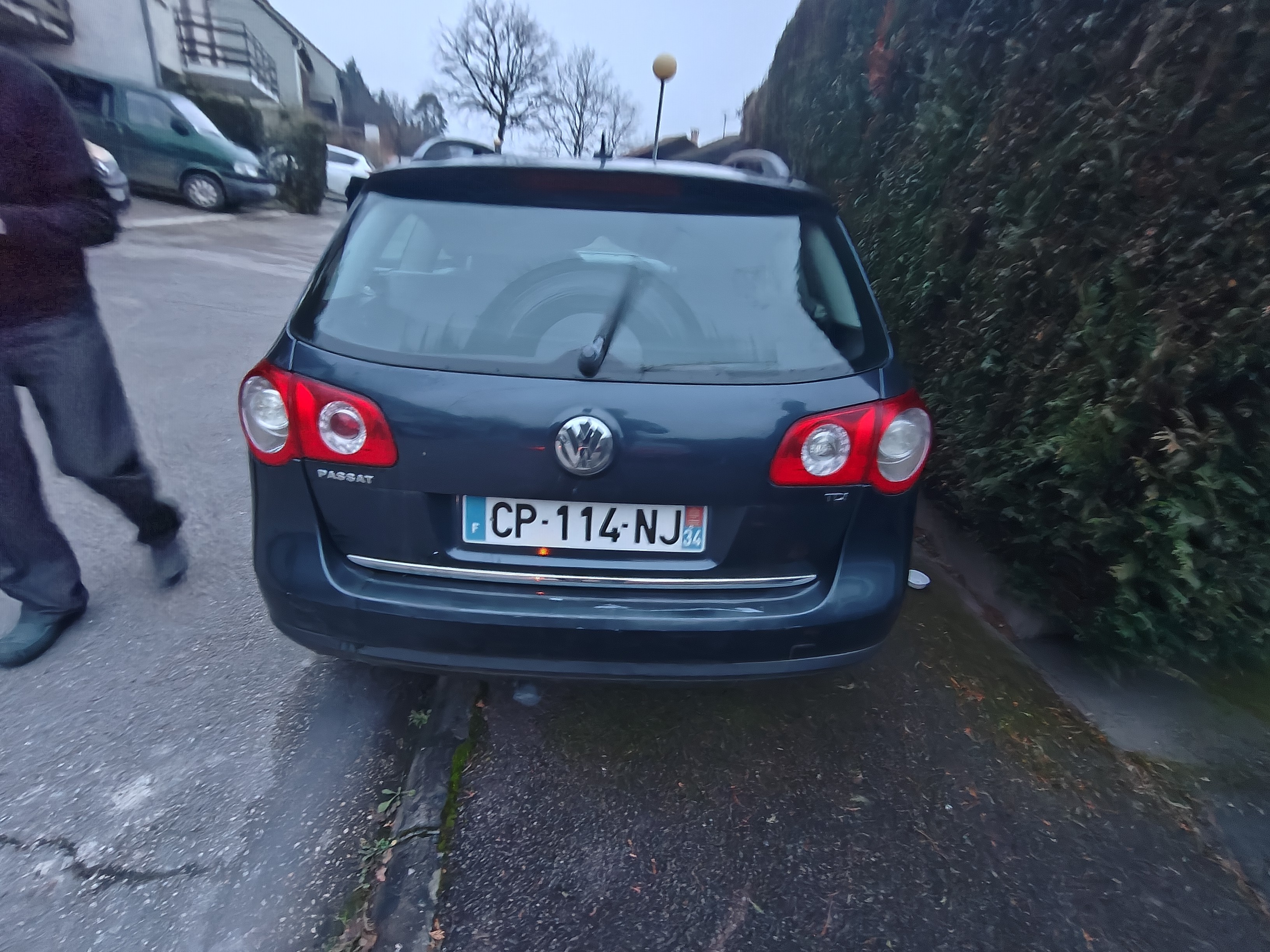 Feu arriere principal gauche (feux) pour VOLKSWAGEN PASSAT 5 BREAK Feu arriere principal gauche (feux) pour VOLKSWAGEN PASSAT 5 BREAK