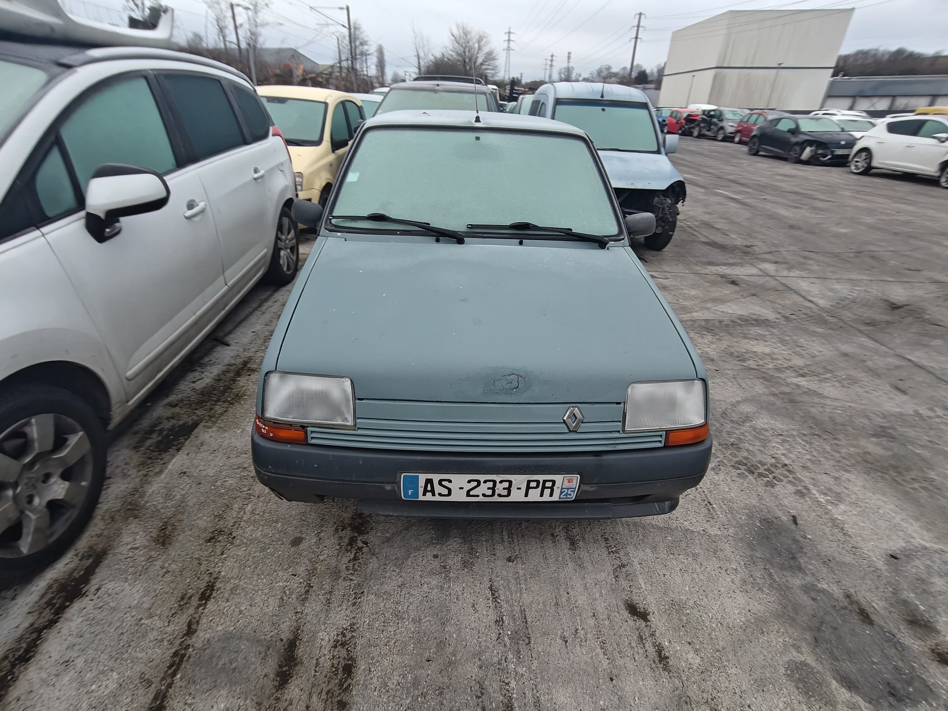 Calandre pour RENAULT SUPER 5 Calandre pour RENAULT SUPER 5