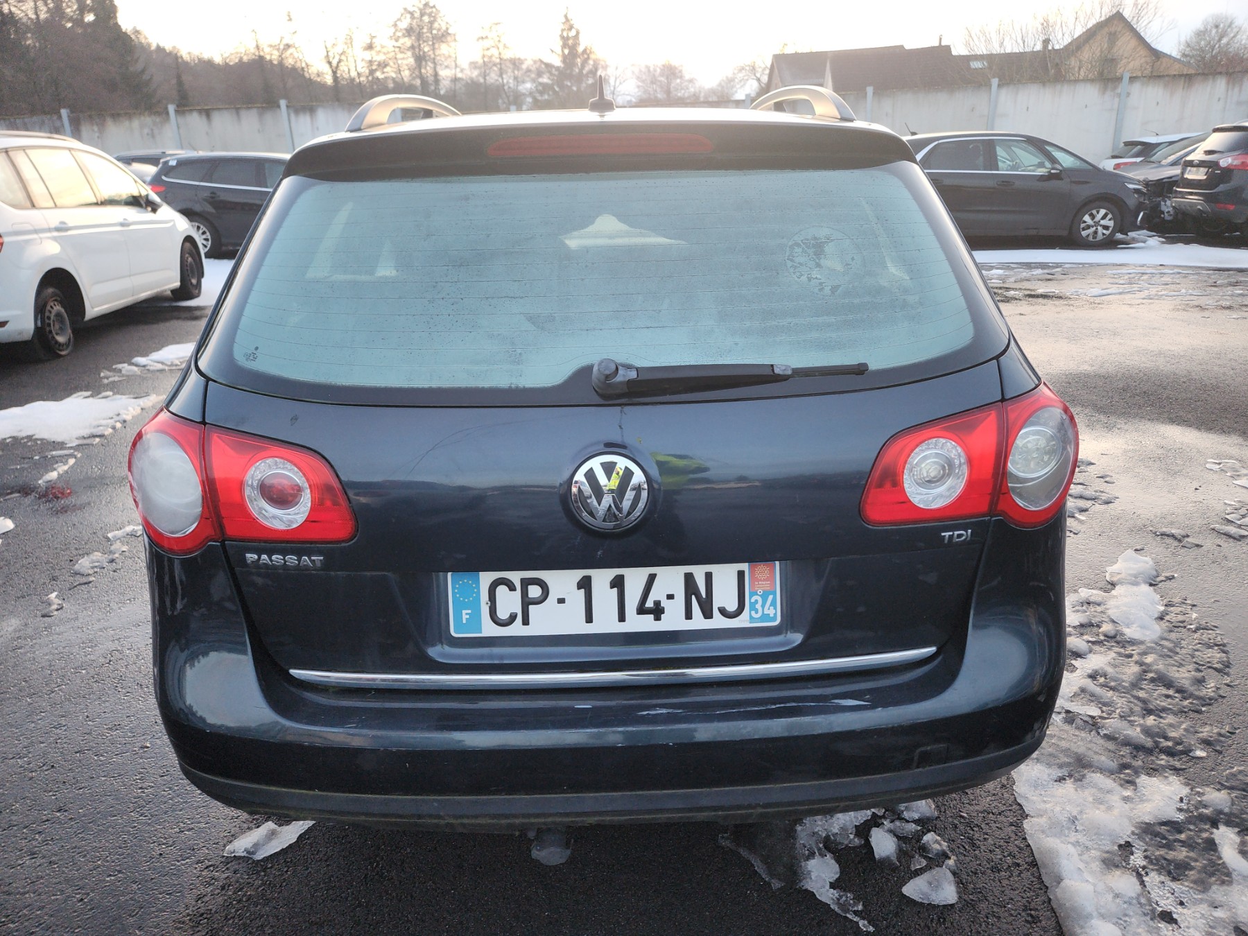 Feu arriere principal gauche (feux) pour VOLKSWAGEN PASSAT 5 BREAK Feu arriere principal gauche (feux) pour VOLKSWAGEN PASSAT 5 BREAK