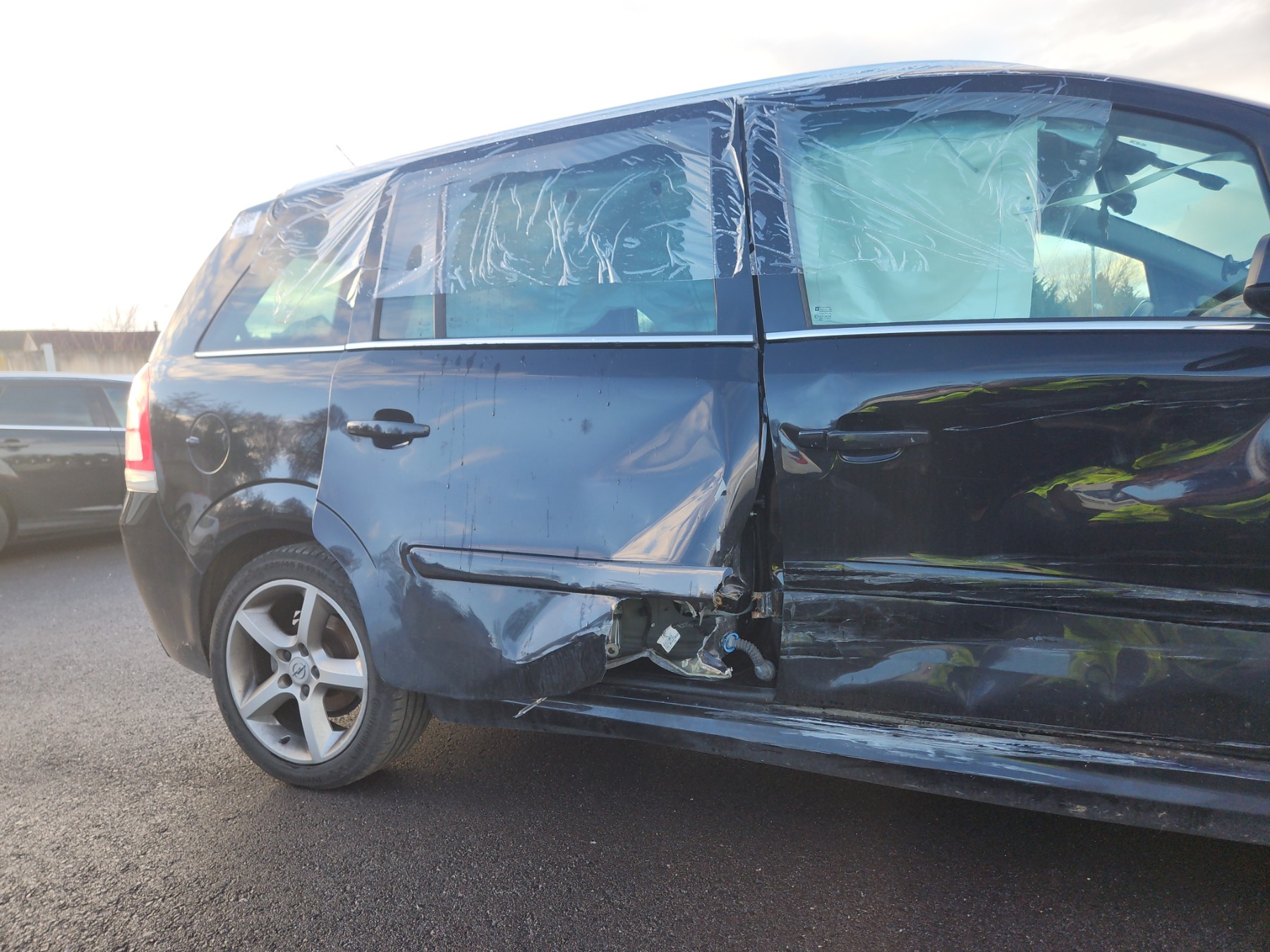 Pare choc arriere pour OPEL ZAFIRA B PHASE 2 Pare choc arriere pour OPEL ZAFIRA B PHASE 2