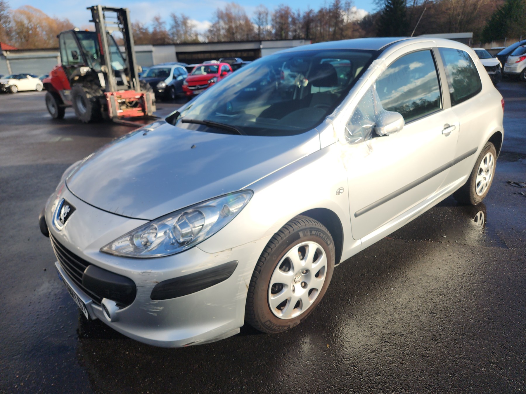 Pare choc avant pour PEUGEOT 307 PHASE 2 Pare choc avant pour PEUGEOT 307 PHASE 2
