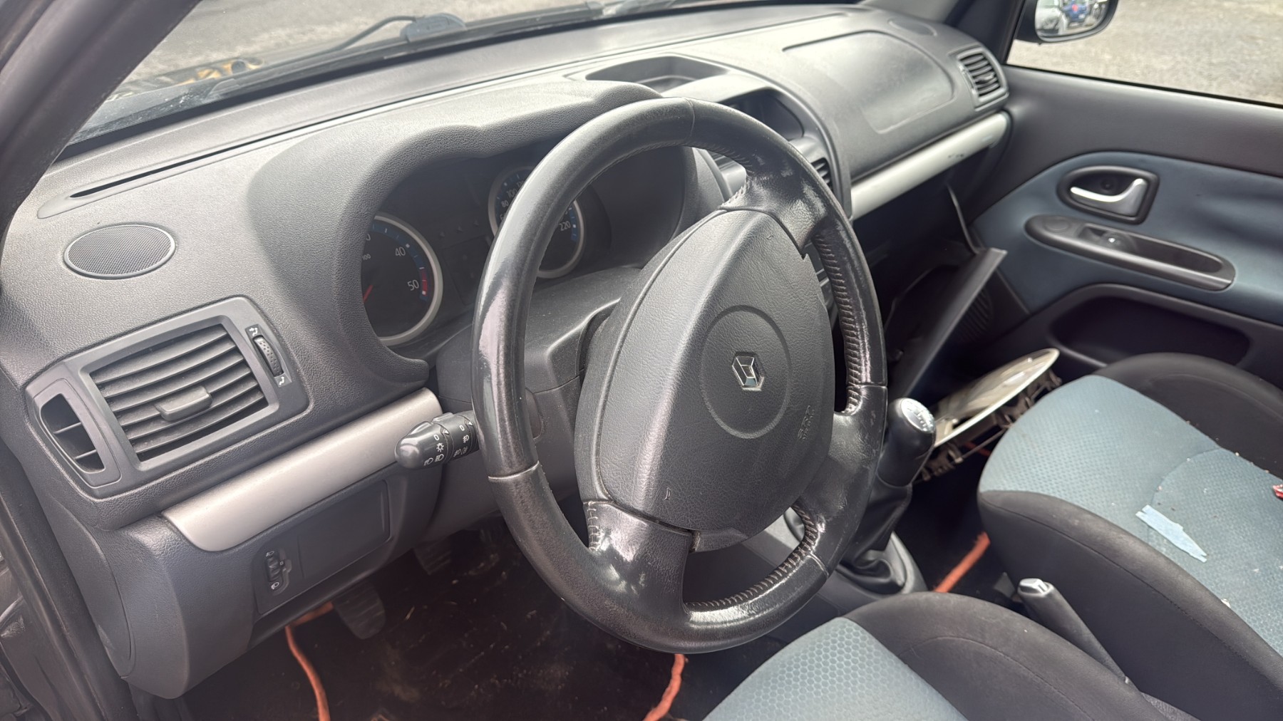 Feu arriere principal droit (feux) pour RENAULT CLIO 2 CAMPUS PHASE 1 Feu arriere principal droit (feux) pour RENAULT CLIO 2 CAMPUS PHASE 1