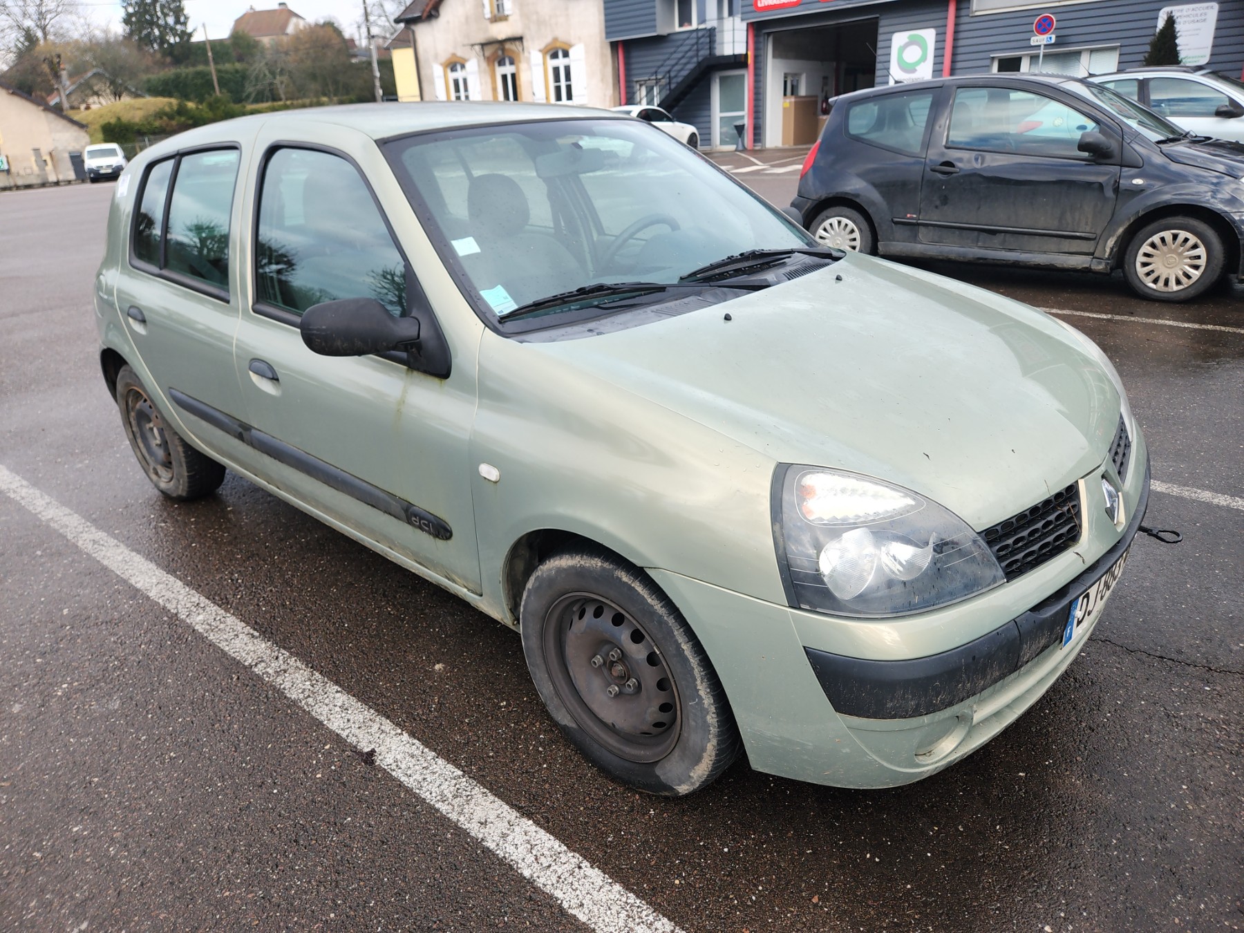 Pare choc arriere pour RENAULT CLIO 2 PHASE 2 Pare choc arriere pour RENAULT CLIO 2 PHASE 2