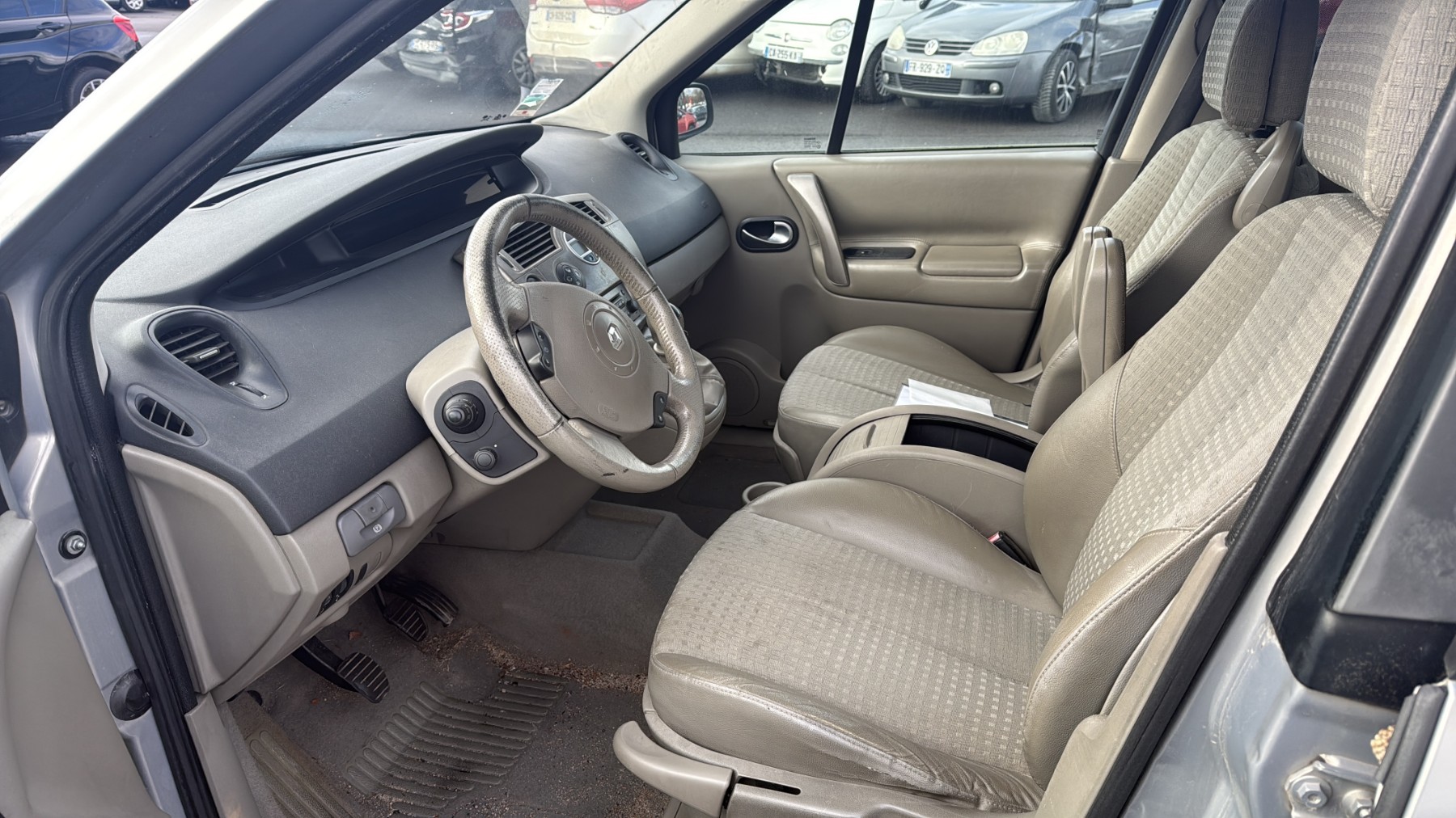 Vitre avant gauche pour RENAULT GRAND SCENIC 2 PHASE 1 Vitre avant gauche pour RENAULT GRAND SCENIC 2 PHASE 1