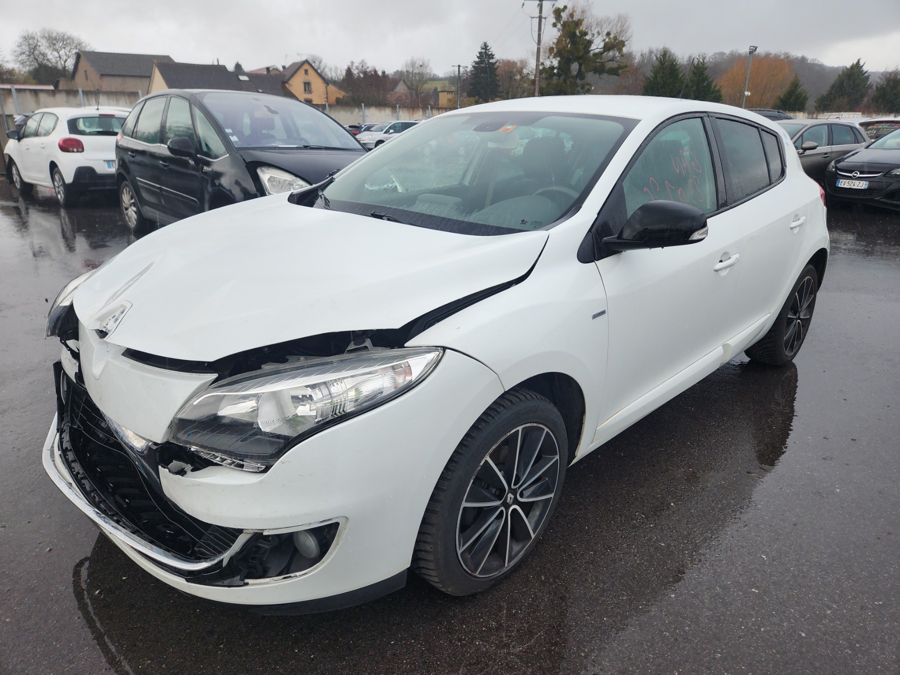 Pare choc arriere pour RENAULT MEGANE 3 PHASE 2 Pare choc arriere pour RENAULT MEGANE 3 PHASE 2