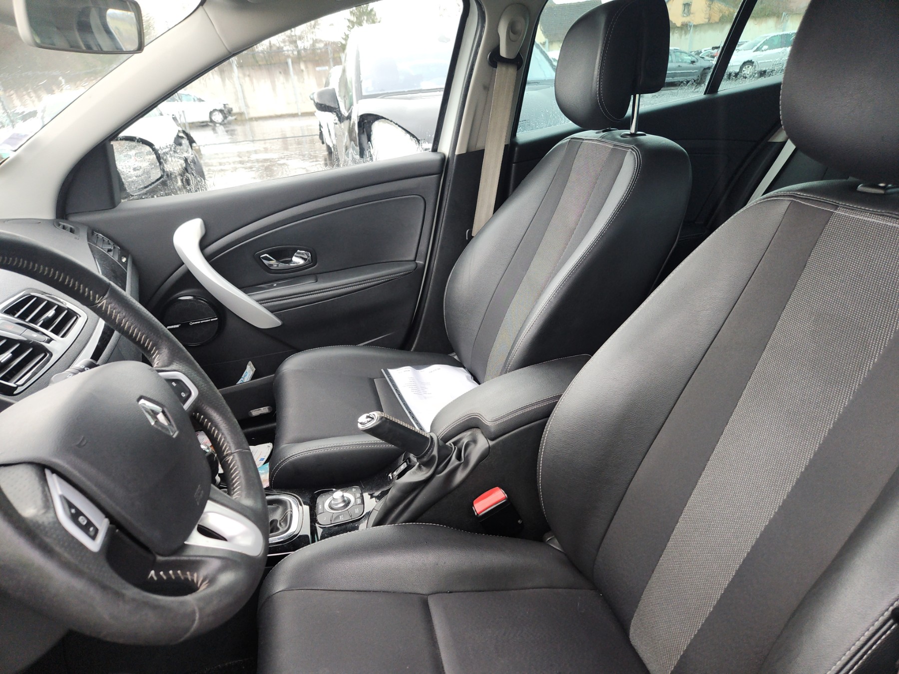 Pare choc arriere pour RENAULT MEGANE 3 PHASE 2 Pare choc arriere pour RENAULT MEGANE 3 PHASE 2