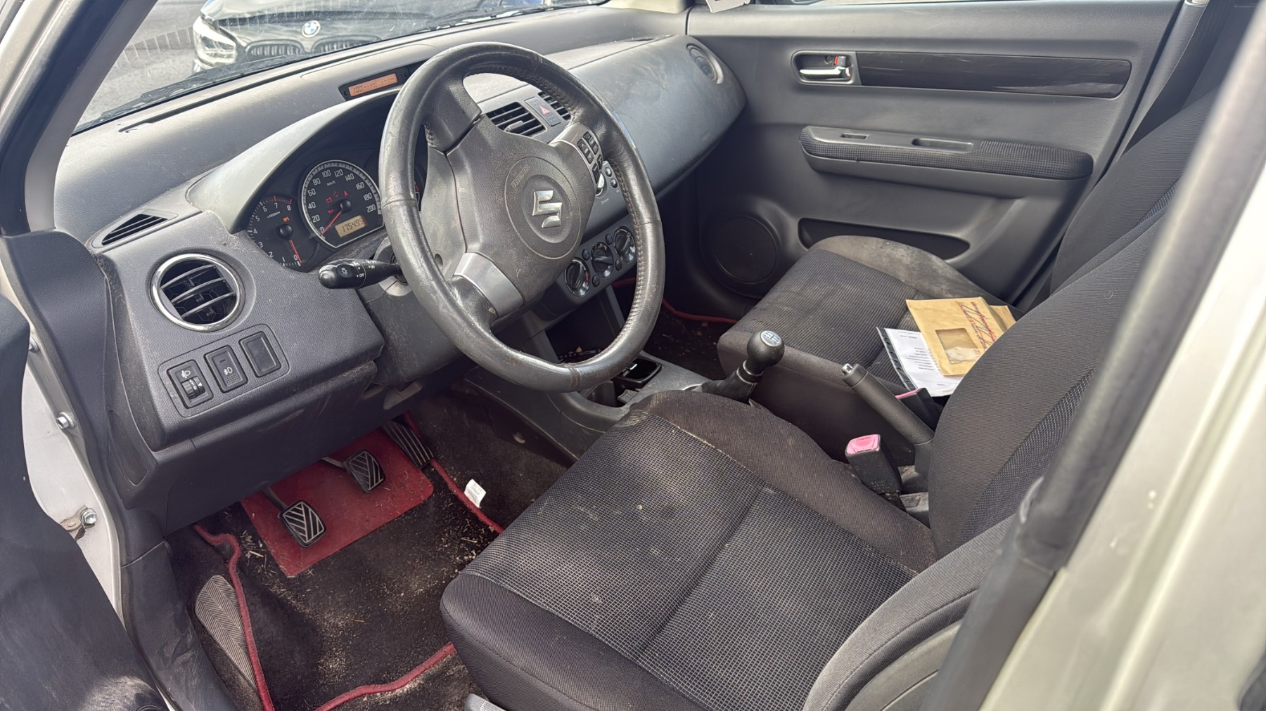 Cardan gauche (transmission) pour SUZUKI SWIFT 3 Cardan gauche (transmission) pour SUZUKI SWIFT 3