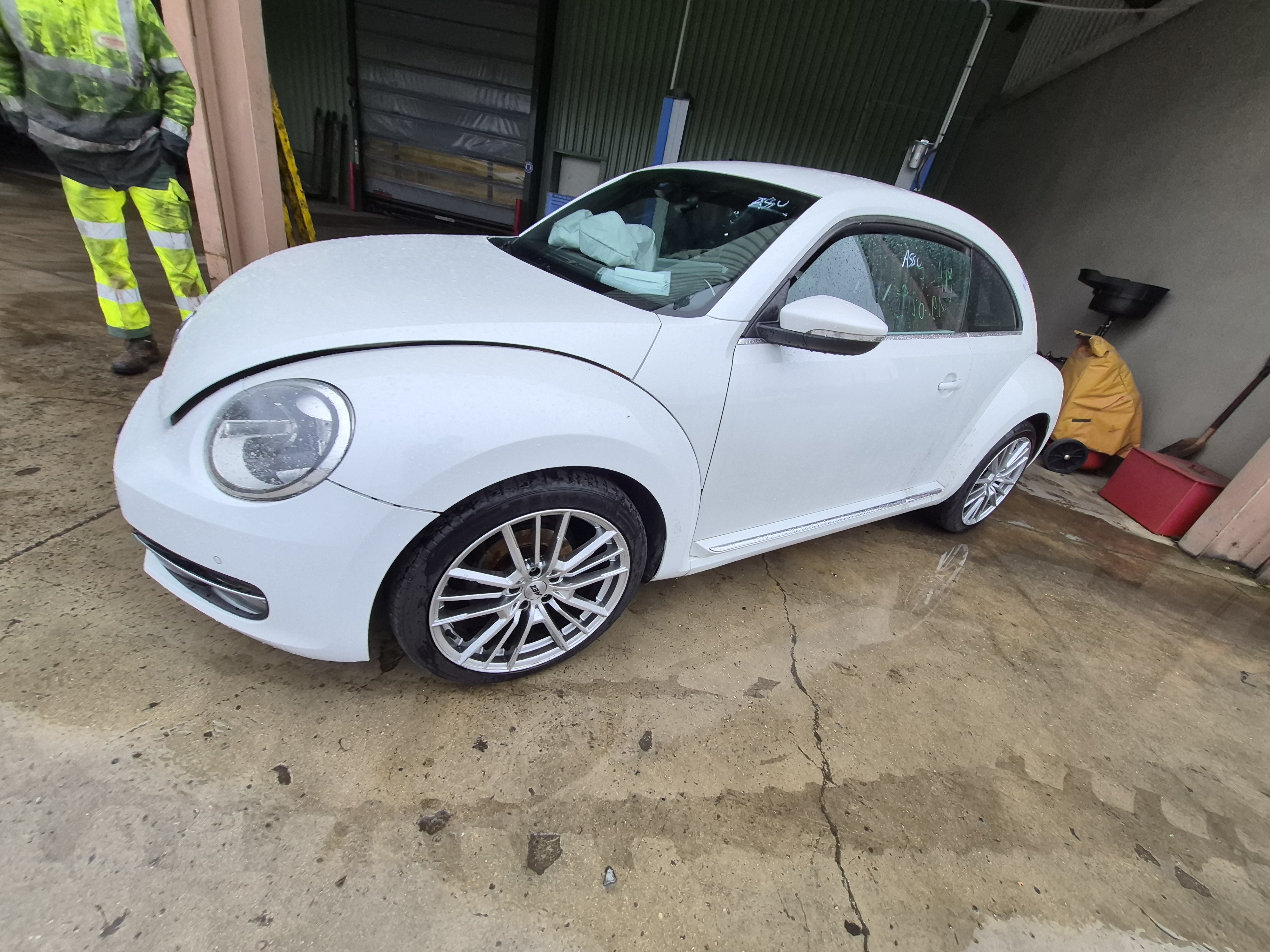 Appui tete avant pour VOLKSWAGEN BEETLE 2 PHASE 1 Appui tete avant pour VOLKSWAGEN BEETLE 2 PHASE 1