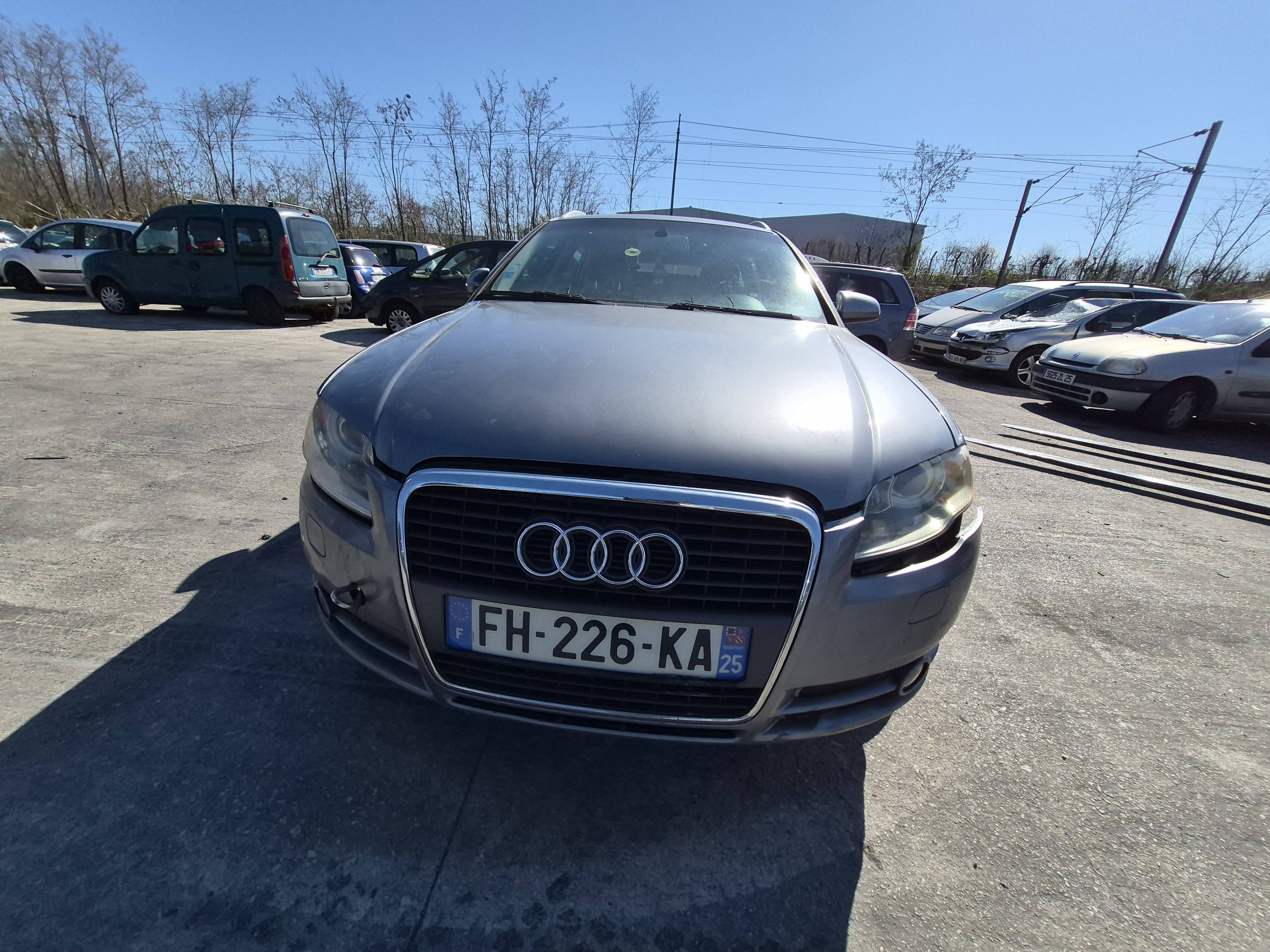 Porte avant gauche pour AUDI A4 2 AVANT PHASE 2 BREAK Porte avant gauche pour AUDI A4 2 AVANT PHASE 2 BREAK