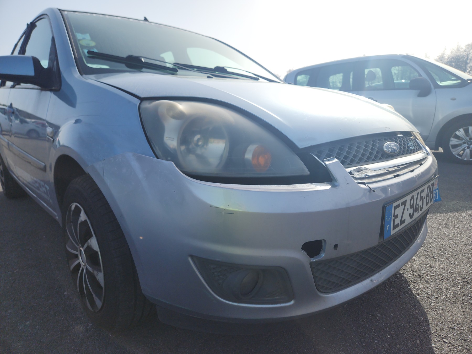 Pare choc arriere pour FORD FIESTA 5 PHASE 1 Pare choc arriere pour FORD FIESTA 5 PHASE 1