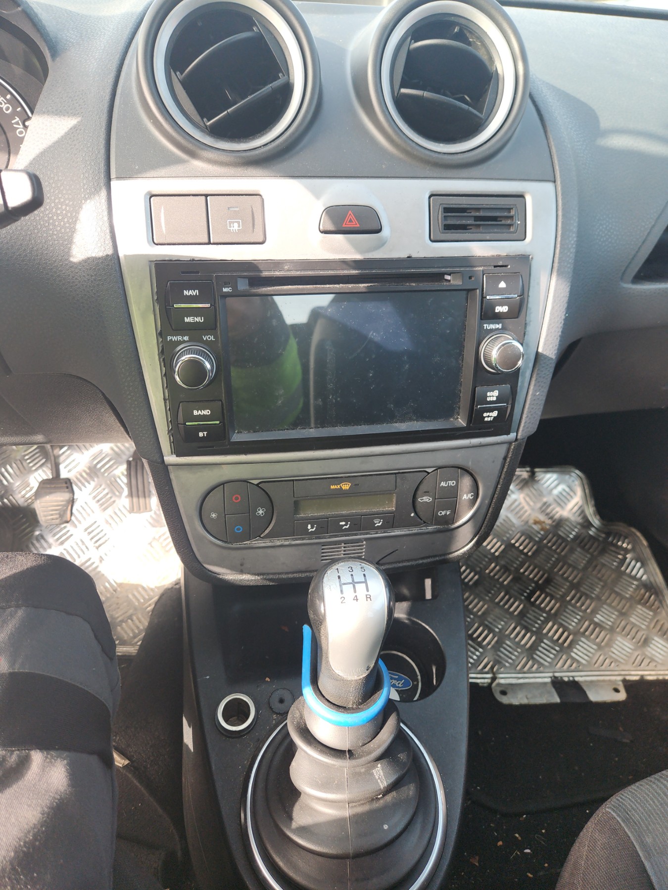 Pare choc arriere pour FORD FIESTA 5 PHASE 1 Pare choc arriere pour FORD FIESTA 5 PHASE 1
