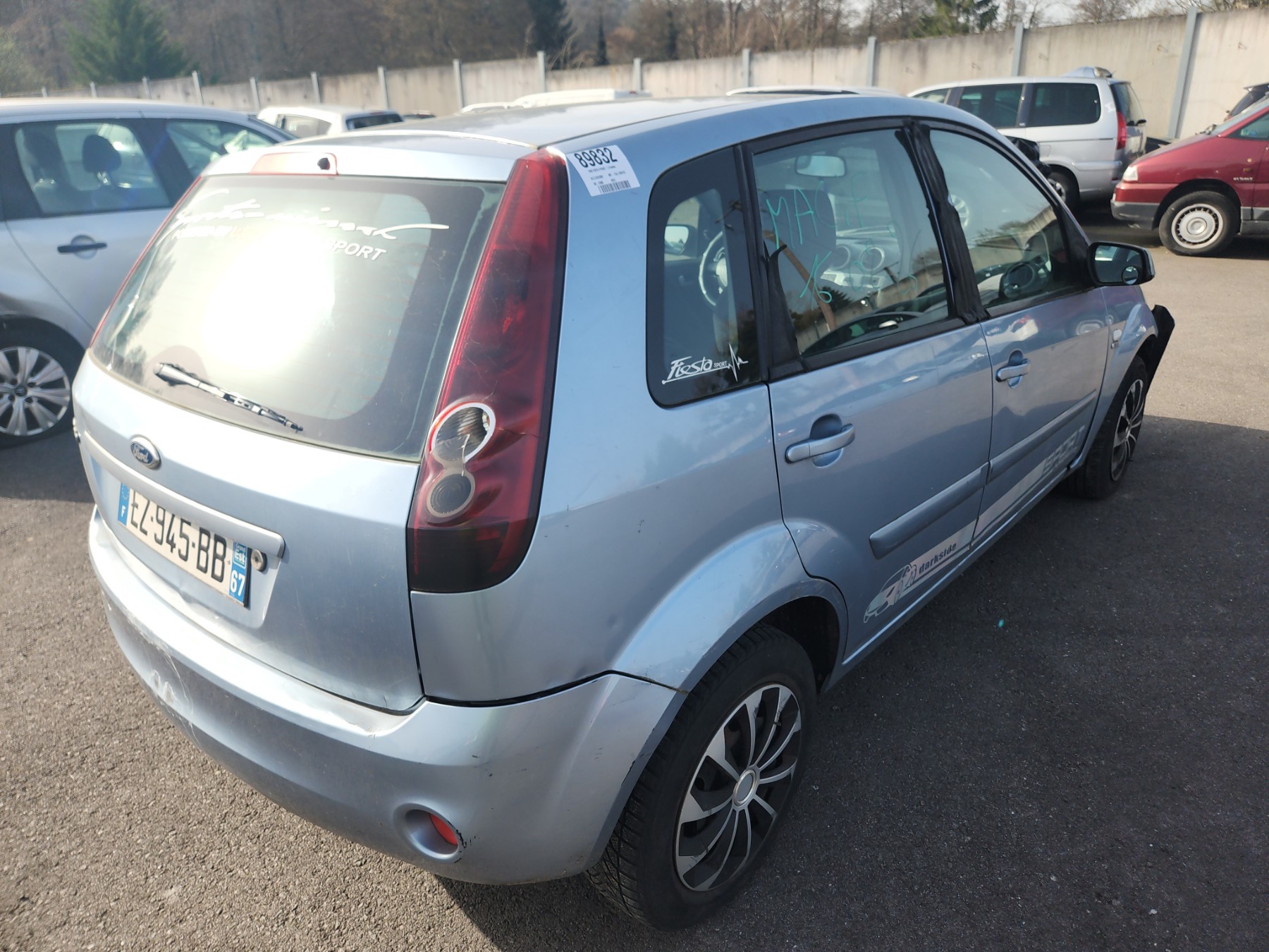 Pare choc arriere pour FORD FIESTA 5 PHASE 1 Pare choc arriere pour FORD FIESTA 5 PHASE 1