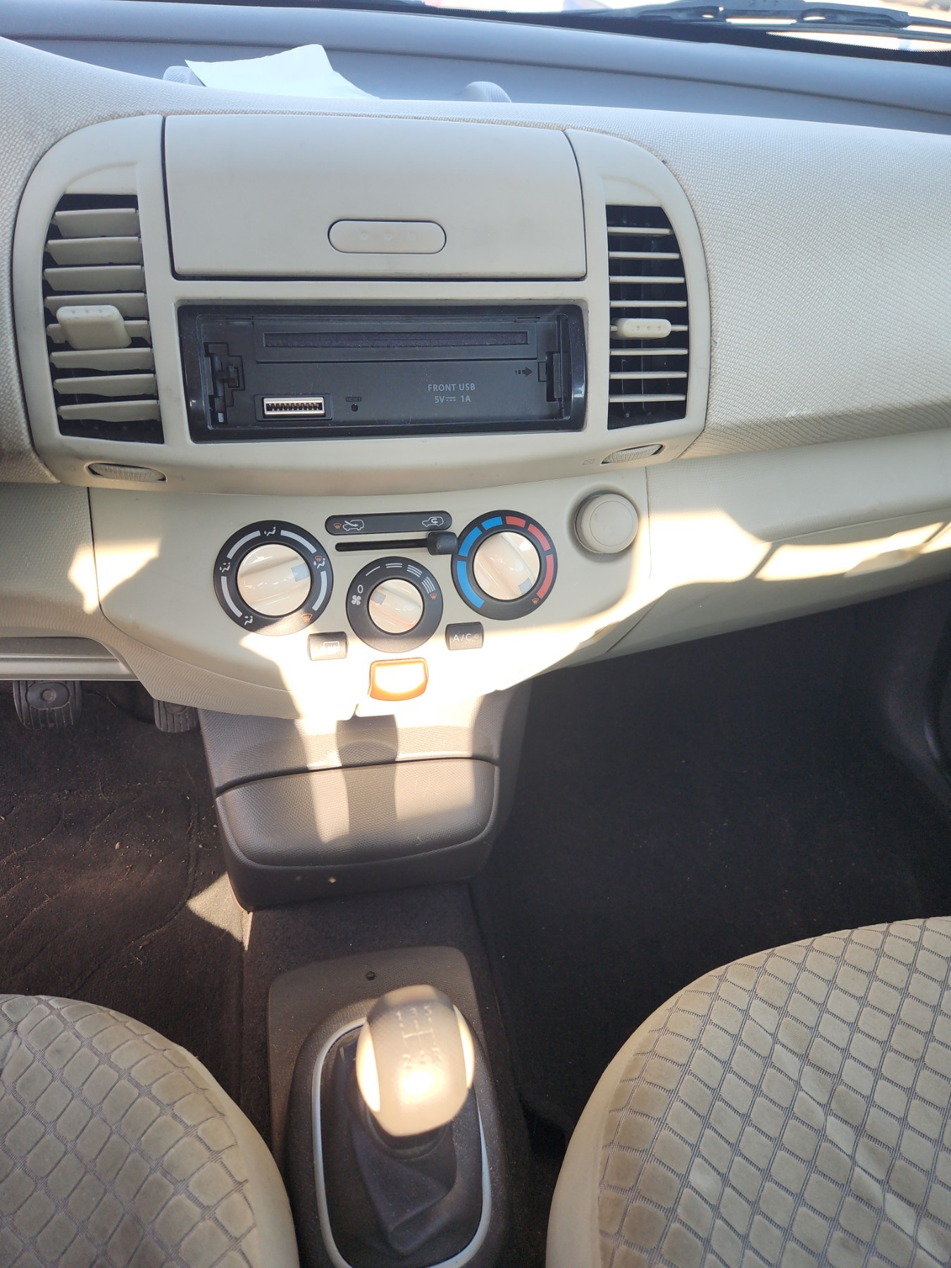 Calandre pour NISSAN MICRA 3 PHASE 2 Calandre pour NISSAN MICRA 3 PHASE 2