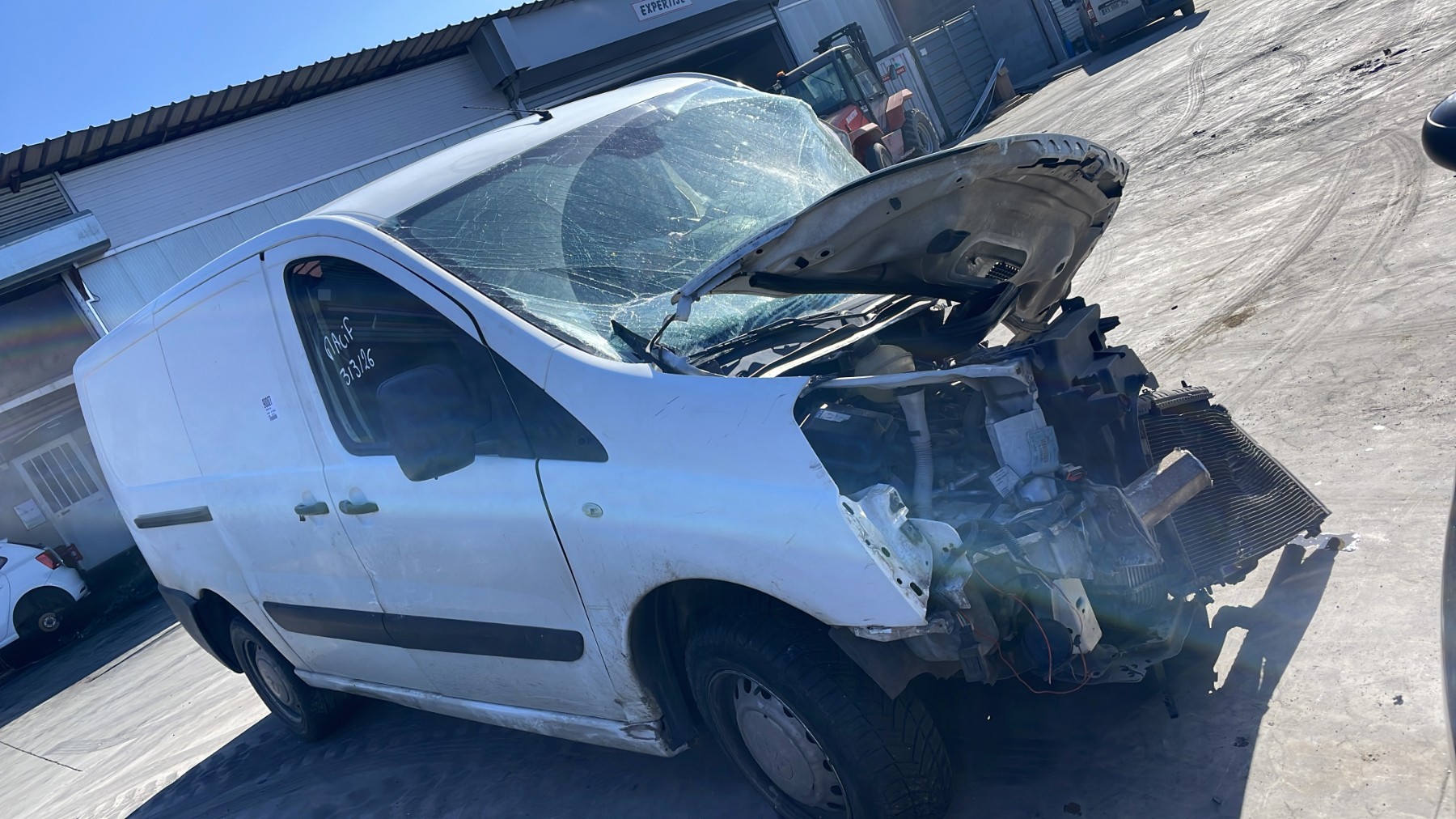 Porte avant droit pour PEUGEOT EXPERT 2 Porte avant droit pour PEUGEOT EXPERT 2