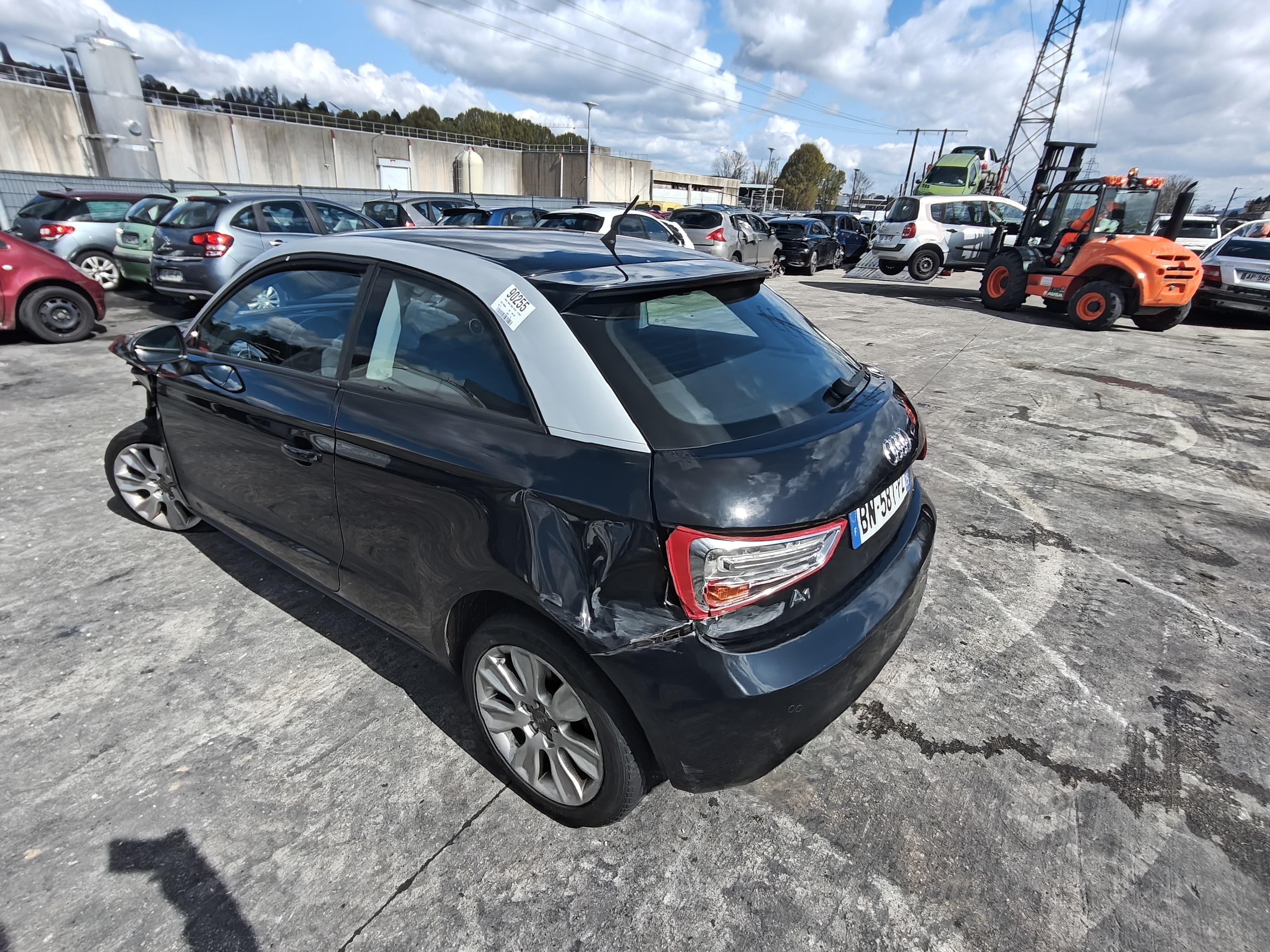 Feu arriere stop central pour AUDI A1 1 PHASE 1 Feu arriere stop central pour AUDI A1 1 PHASE 1