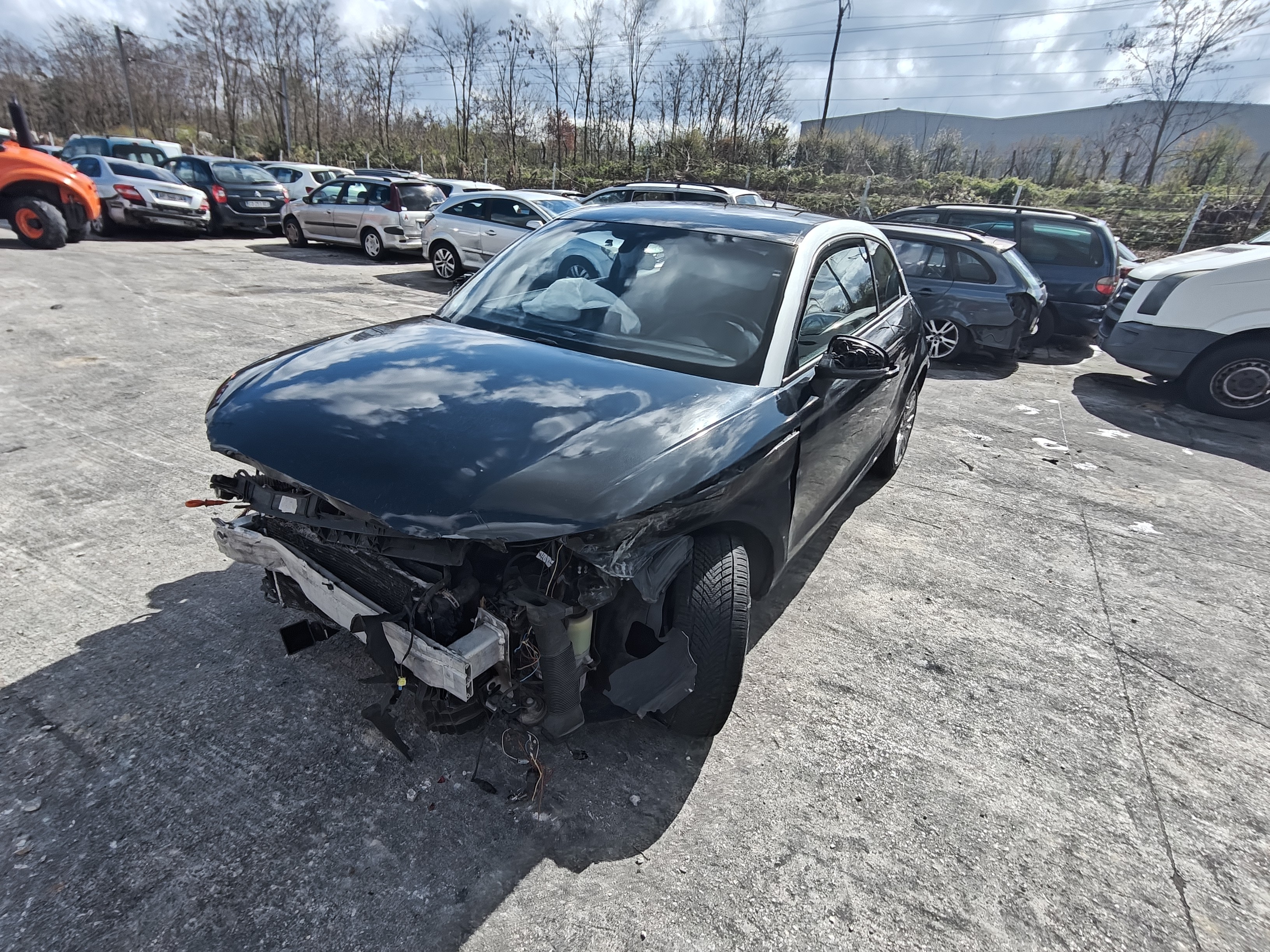 Feu arriere stop central pour AUDI A1 1 PHASE 1 Feu arriere stop central pour AUDI A1 1 PHASE 1