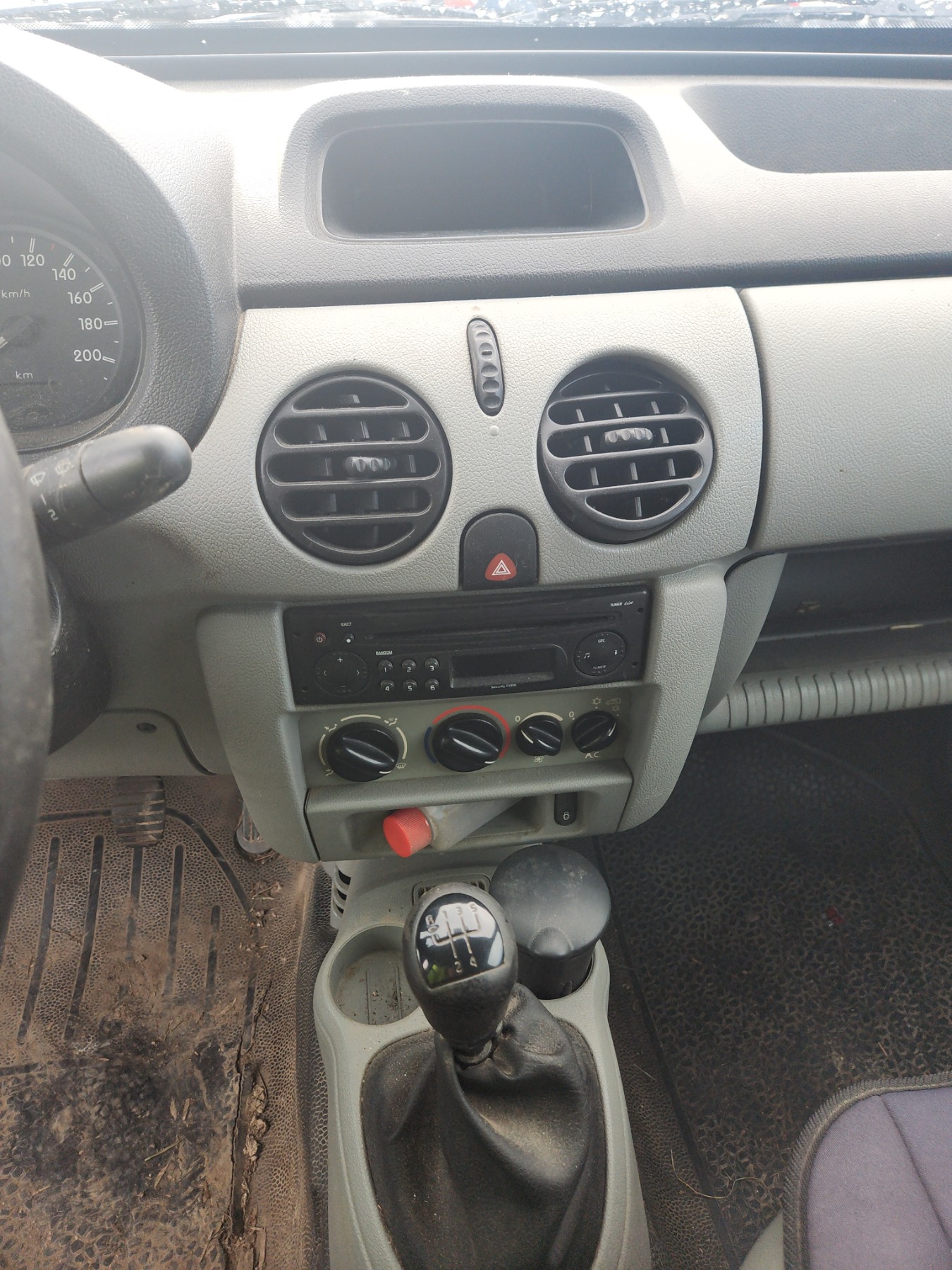 Aile avant droit pour RENAULT KANGOO 1 PHASE 2 Aile avant droit pour RENAULT KANGOO 1 PHASE 2
