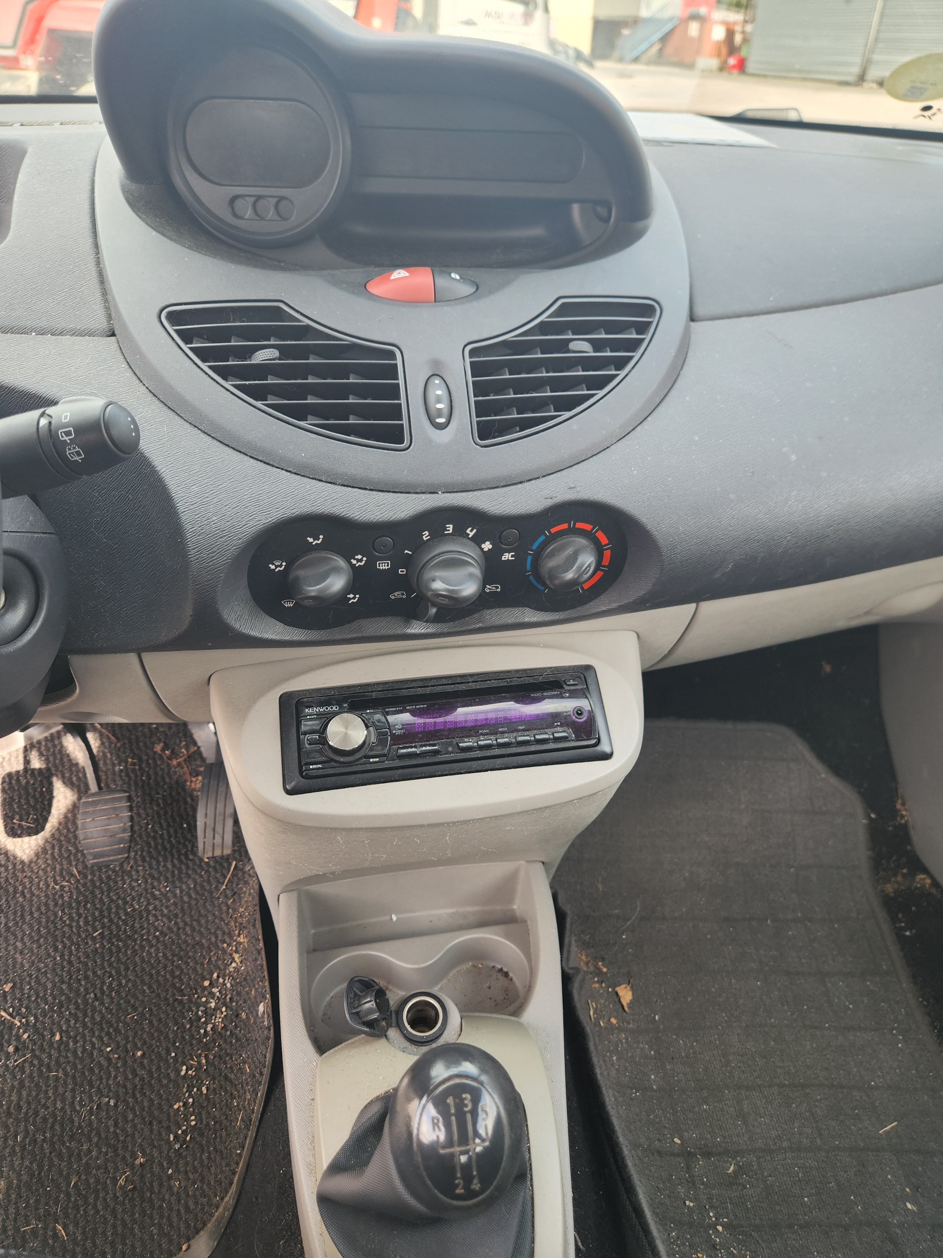 Pivot de moyeu avant droit pour RENAULT TWINGO 2 PHASE 1 Pivot de moyeu avant droit pour RENAULT TWINGO 2 PHASE 1