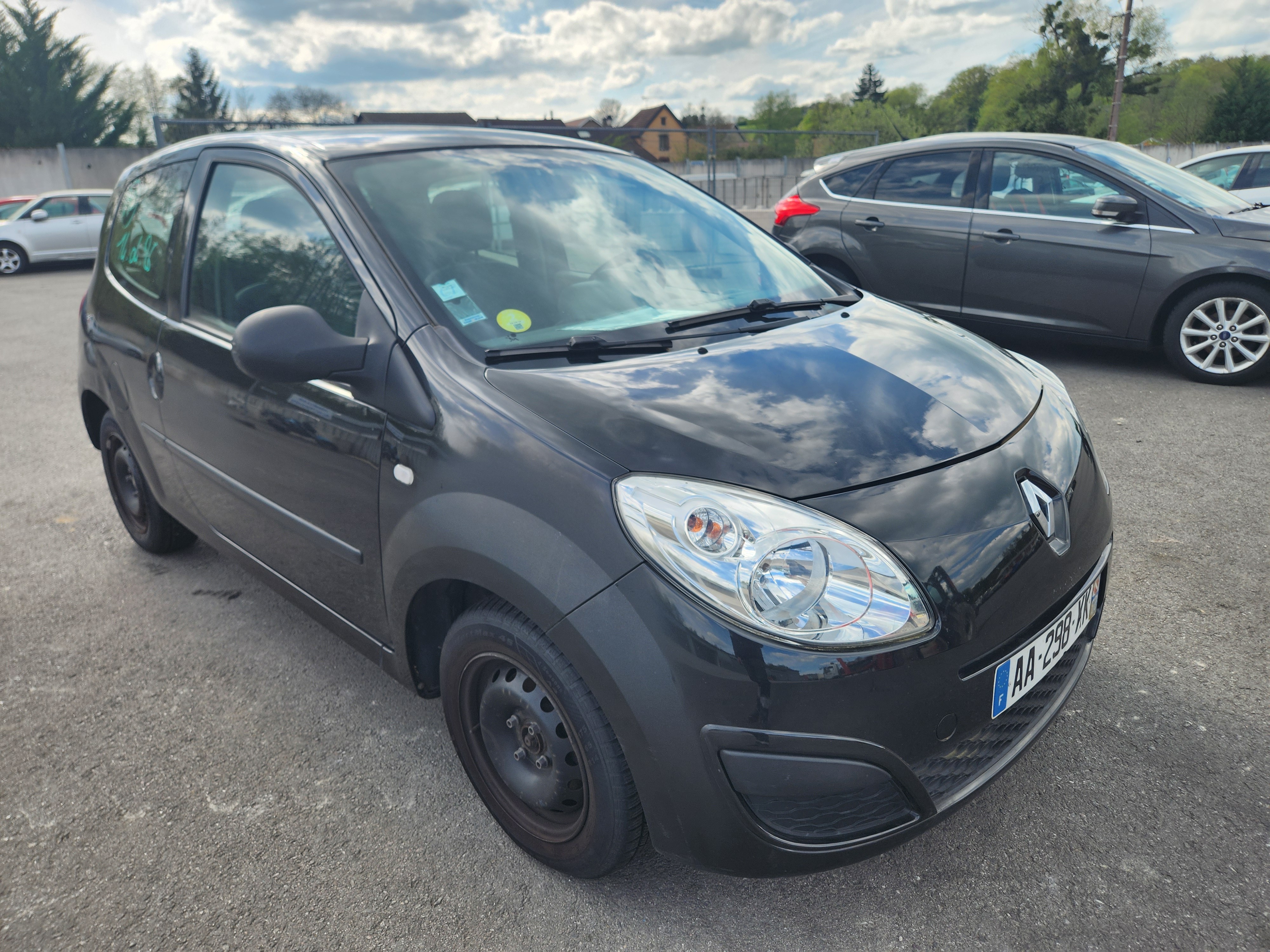 Pivot de moyeu avant droit pour RENAULT TWINGO 2 PHASE 1 Pivot de moyeu avant droit pour RENAULT TWINGO 2 PHASE 1