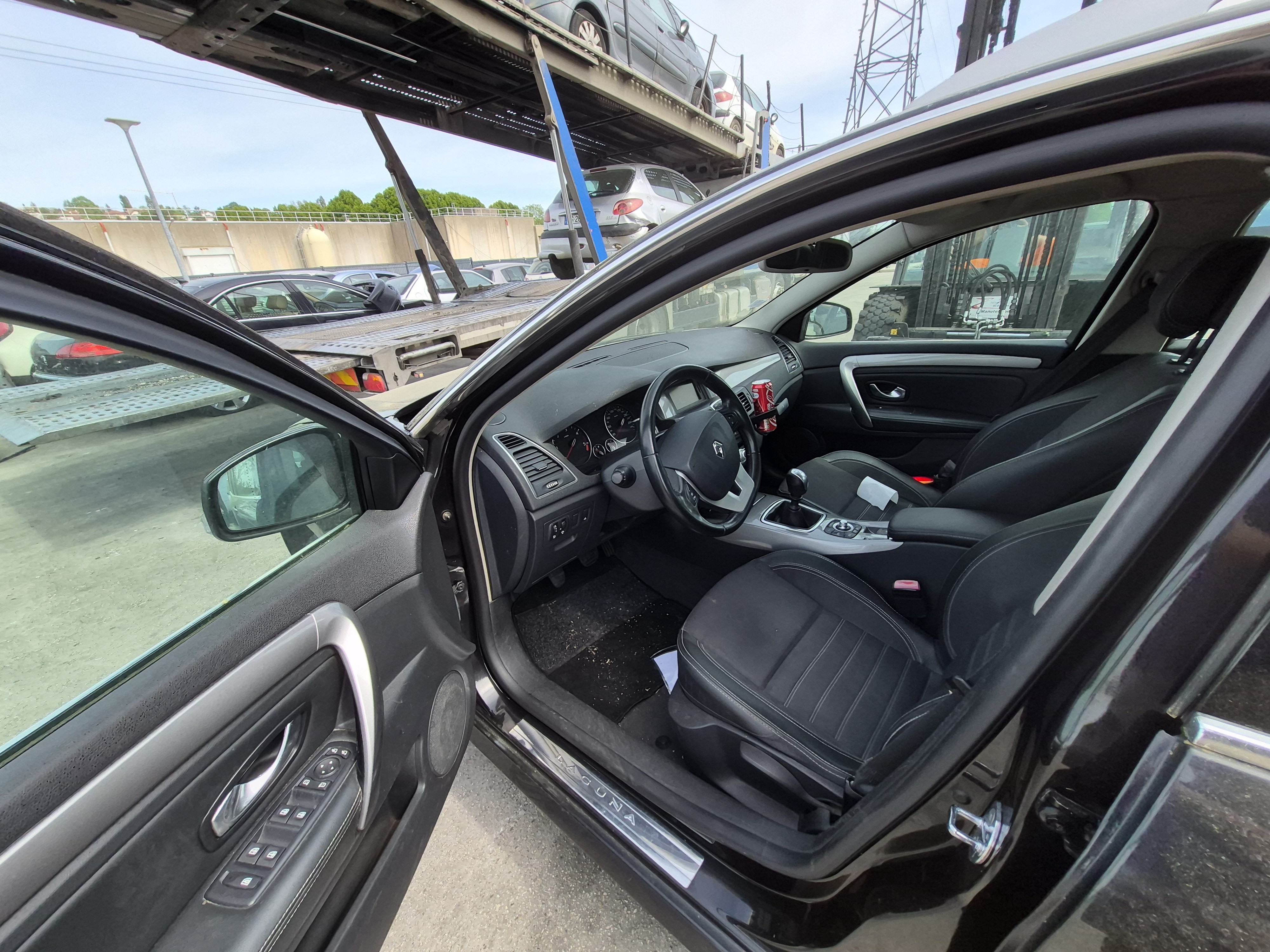 Volant pour RENAULT LAGUNA 3 PHASE 2 BREAK Volant pour RENAULT LAGUNA 3 PHASE 2 BREAK