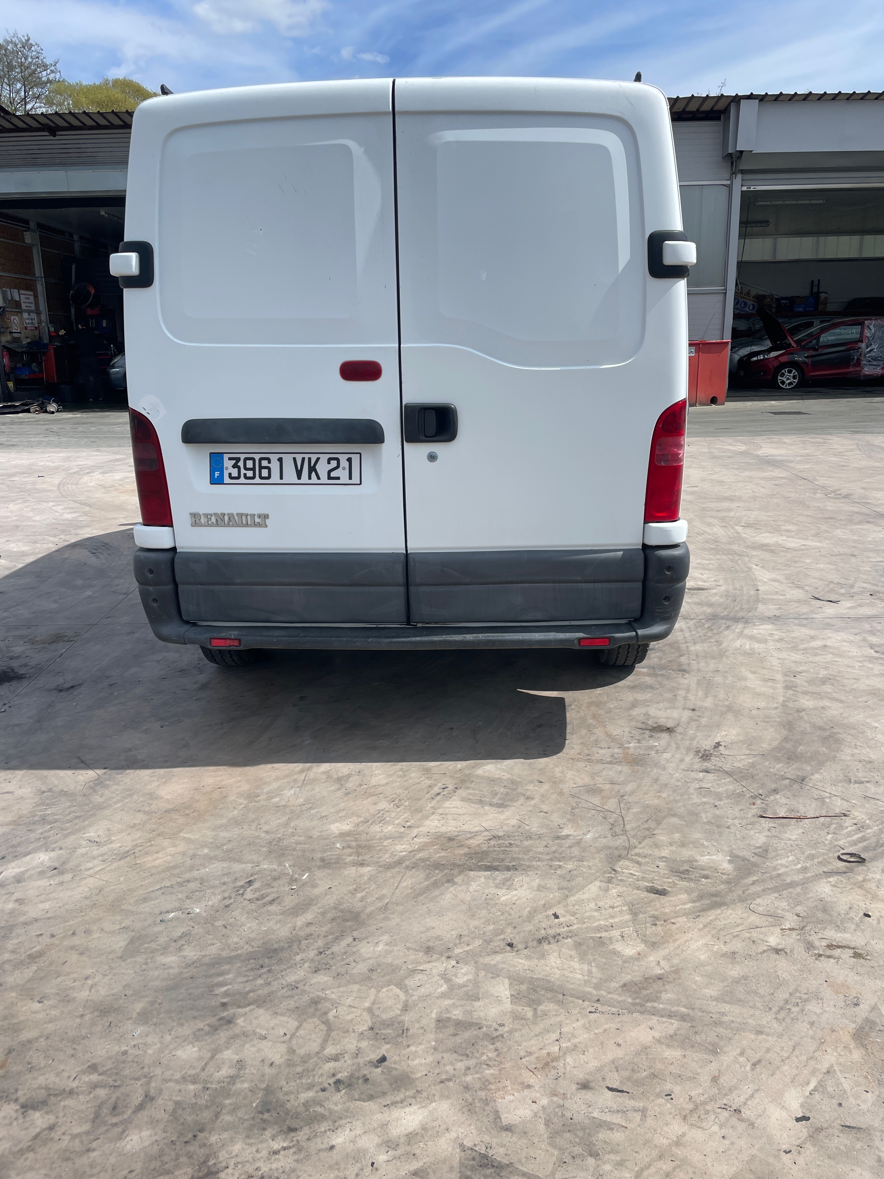 Porte de coffre gauche pour RENAULT MASTER 2 PHASE 1 Porte de coffre gauche pour RENAULT MASTER 2 PHASE 1