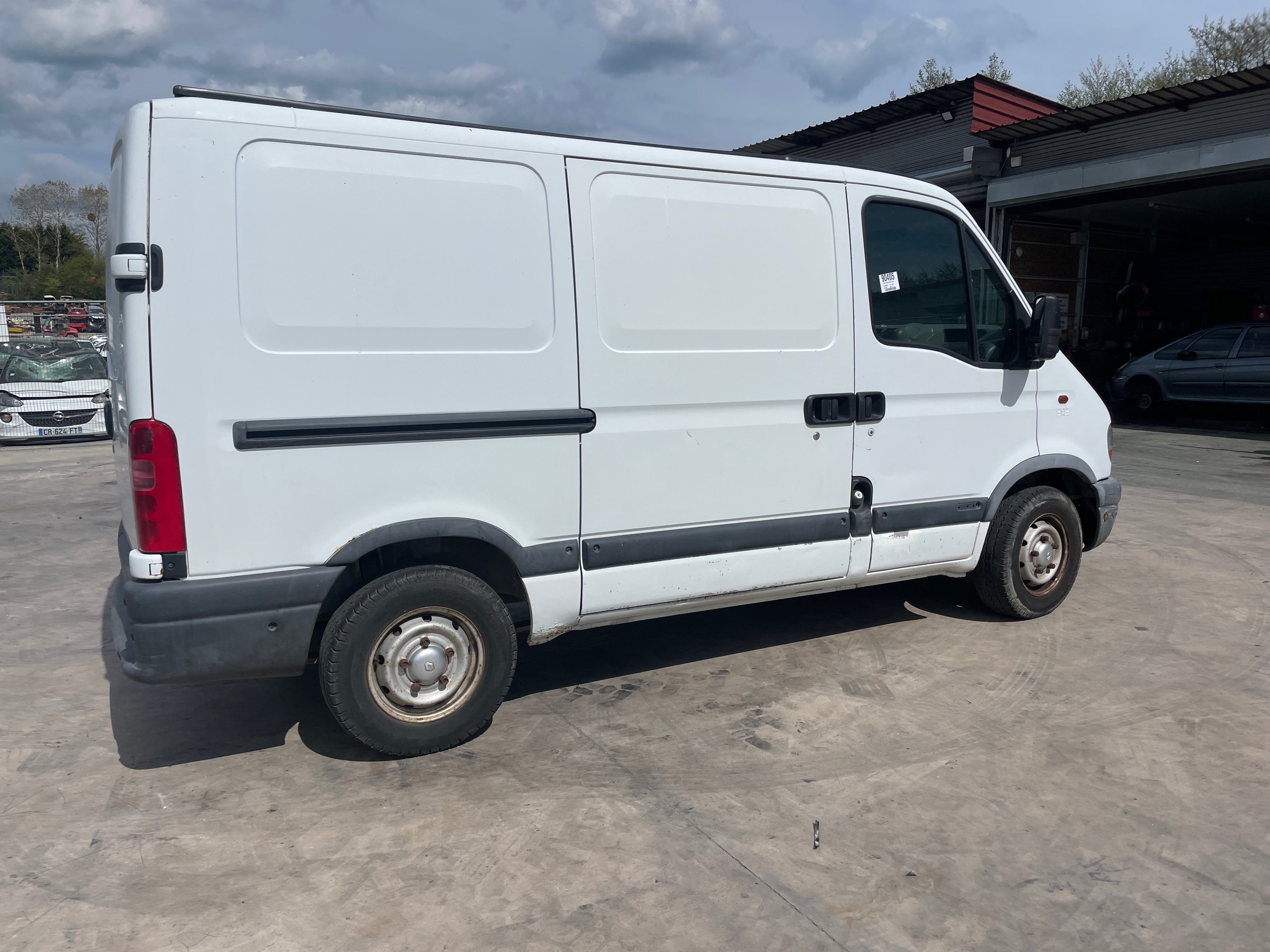 Porte de coffre gauche pour RENAULT MASTER 2 PHASE 1 Porte de coffre gauche pour RENAULT MASTER 2 PHASE 1