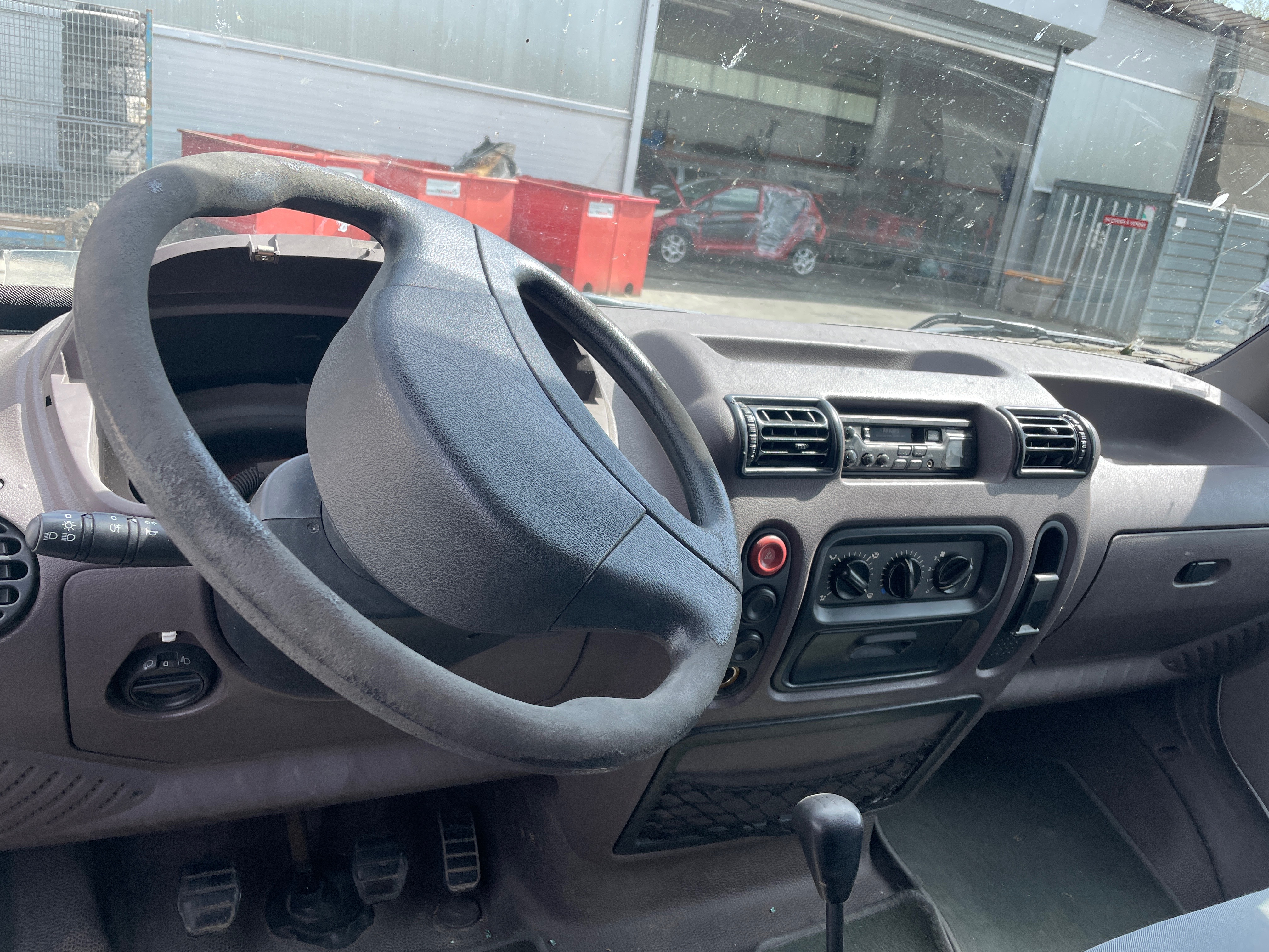 Porte de coffre gauche pour RENAULT MASTER 2 PHASE 1 Porte de coffre gauche pour RENAULT MASTER 2 PHASE 1